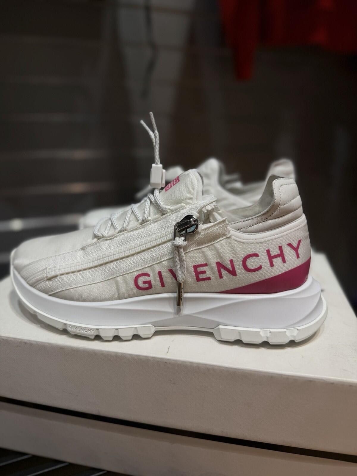 Givenchy Givenchy Spectre Logo Zip Runner Sneakers Size 39 (9US) W Size US 9 / IT 39 - 3 Thumbnail