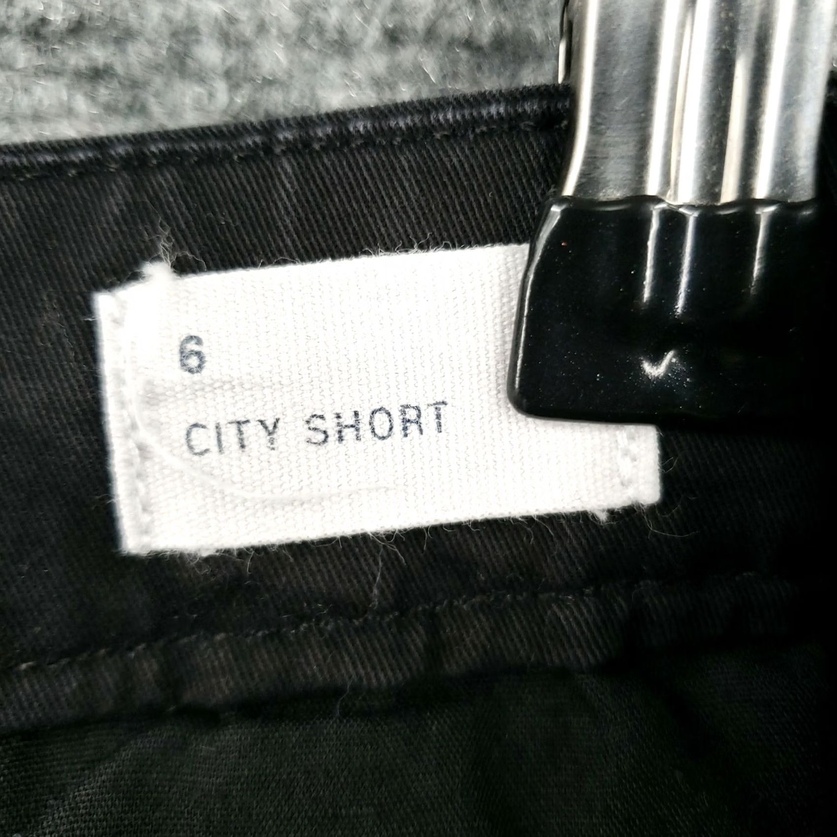 Gap Gap Shorts Womens 6 Black City Chino Mid Rise 3" Preppy Flat Front Zip Closure Womens Shorts Slim Black City Chino 3" Mid Rise 6 Womens Gap Size 28" / US 6 / IT 42 - 4 Thumbnail