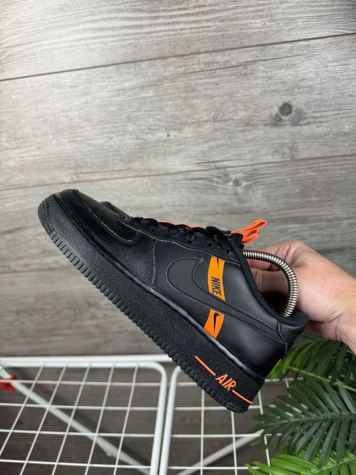 Nike NIKE AIR FORCE 1 LOW LV8 WORLDWIDE BLACK ORANGE СТ4683-001 Size US 8 / IT 38 - 6 Thumbnail