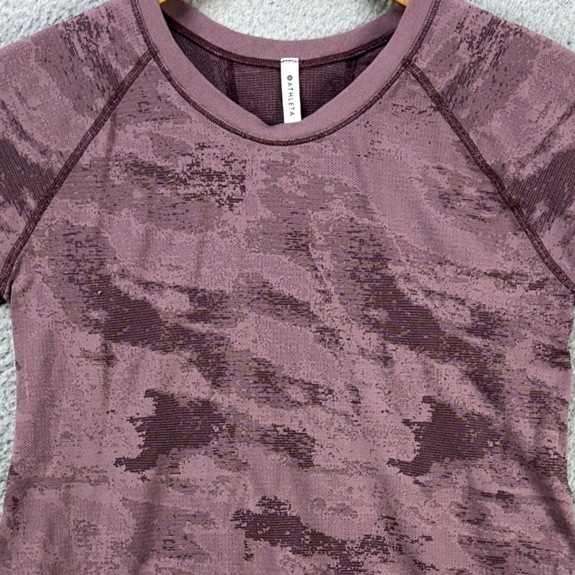 Athleta Athleta T-Shirt Women Large Purple Camo Short Sleeve Crewneck Outdoor Hiking Tee Shirt Size L / US 10 / IT 46 - 2 Thumbnail