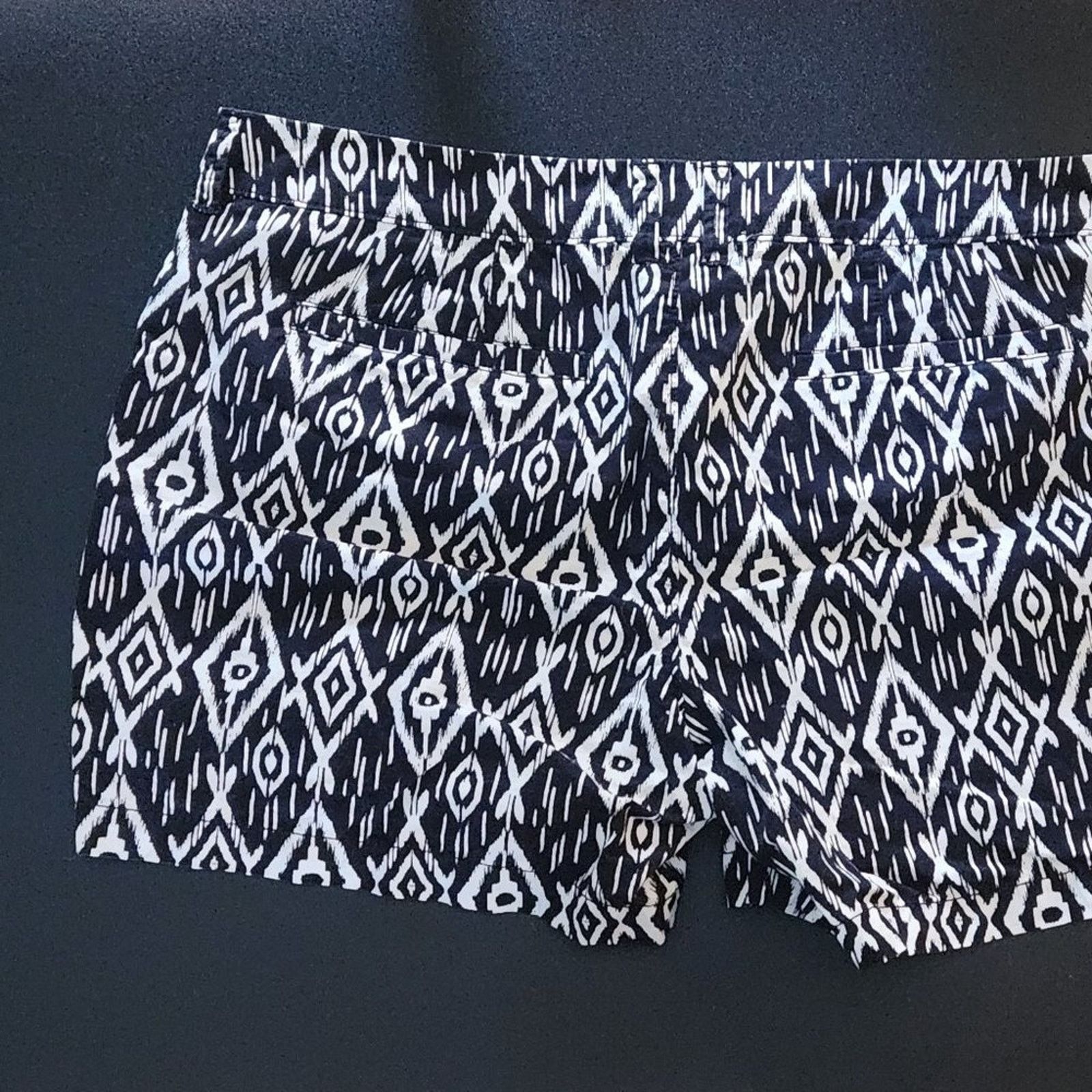 Old Navy OLD NAVY Black and White Ikat Print Shorts Size 36" / US 14 / IT 50 - 2 Thumbnail