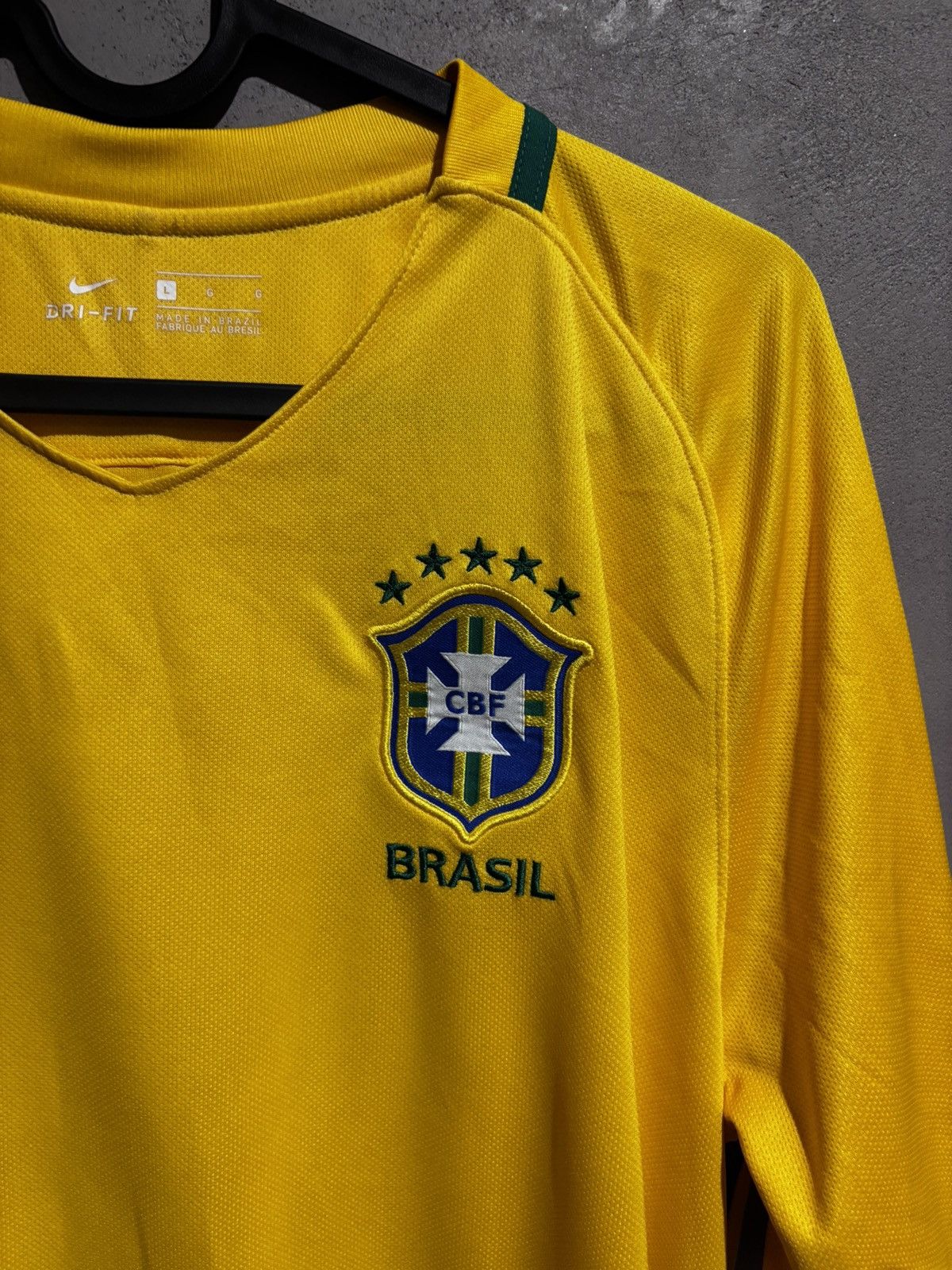 Nike Nike vintage brazil football jersey Neymar Jr 10 Size US L / EU 52-54 / 3 - 4 Thumbnail