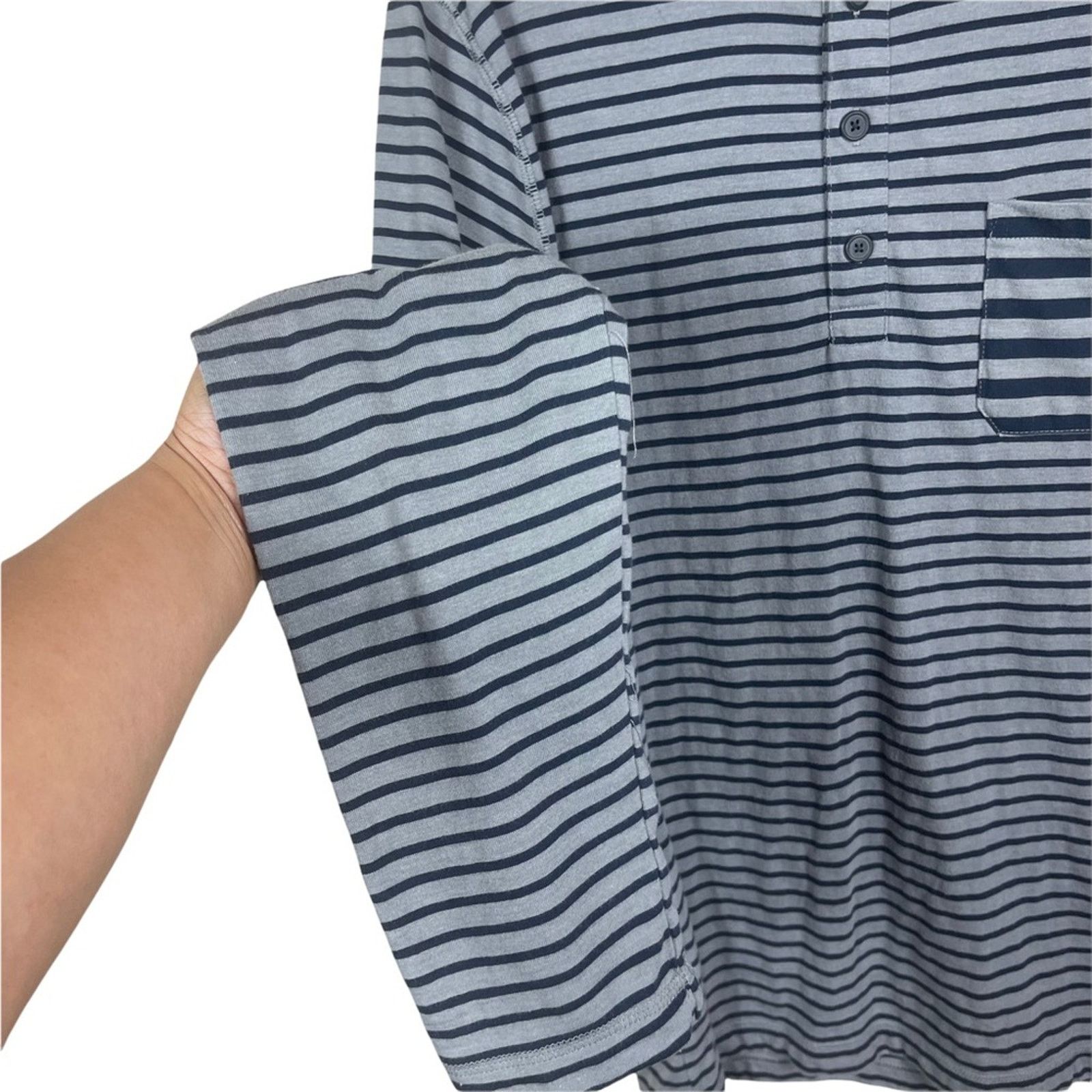 Gap Gap Striped Knit Long Sleeve 3 Button Henley Gray Navy Large Size US L / EU 52-54 / 3 - 4 Thumbnail