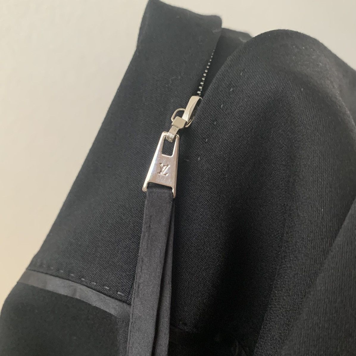 Louis Vuitton Louis Vuitton 100% wool skirt Size 24" / US 00 / IT 34 - 21 Thumbnail