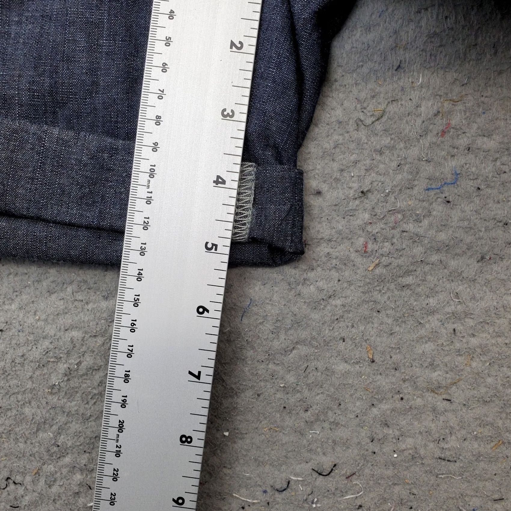 Calvin Klein Calvin Klein Shorts Womens 12 Denim Stretch Flat Front Cuffed 5-Pocket 100% Cotton Blue Size 12 Womens 5-Pocket Denim Shorts Modern Casual Summer 90s? Size 34" / US 12 / IT 48 - 4 Thumbnail