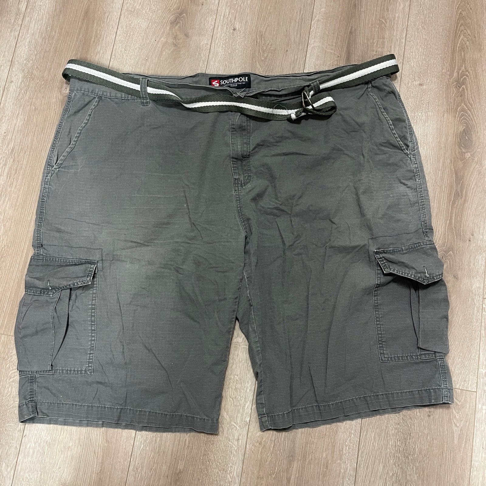 Southpole Southpole gray belted cargo shorts gray size 52 B8 Size US 44 / EU 60 - 1 Thumbnail