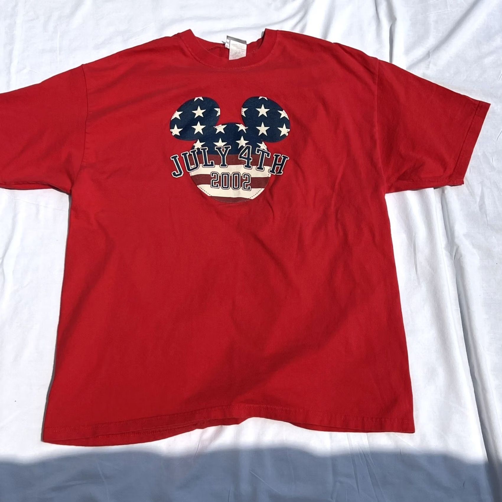 Disney VINTAGE Mickey Mouse Disney T-Shirt Red 2002 Flag 4th of July L Mens Size US L / EU 52-54 / 3 - 2 Thumbnail