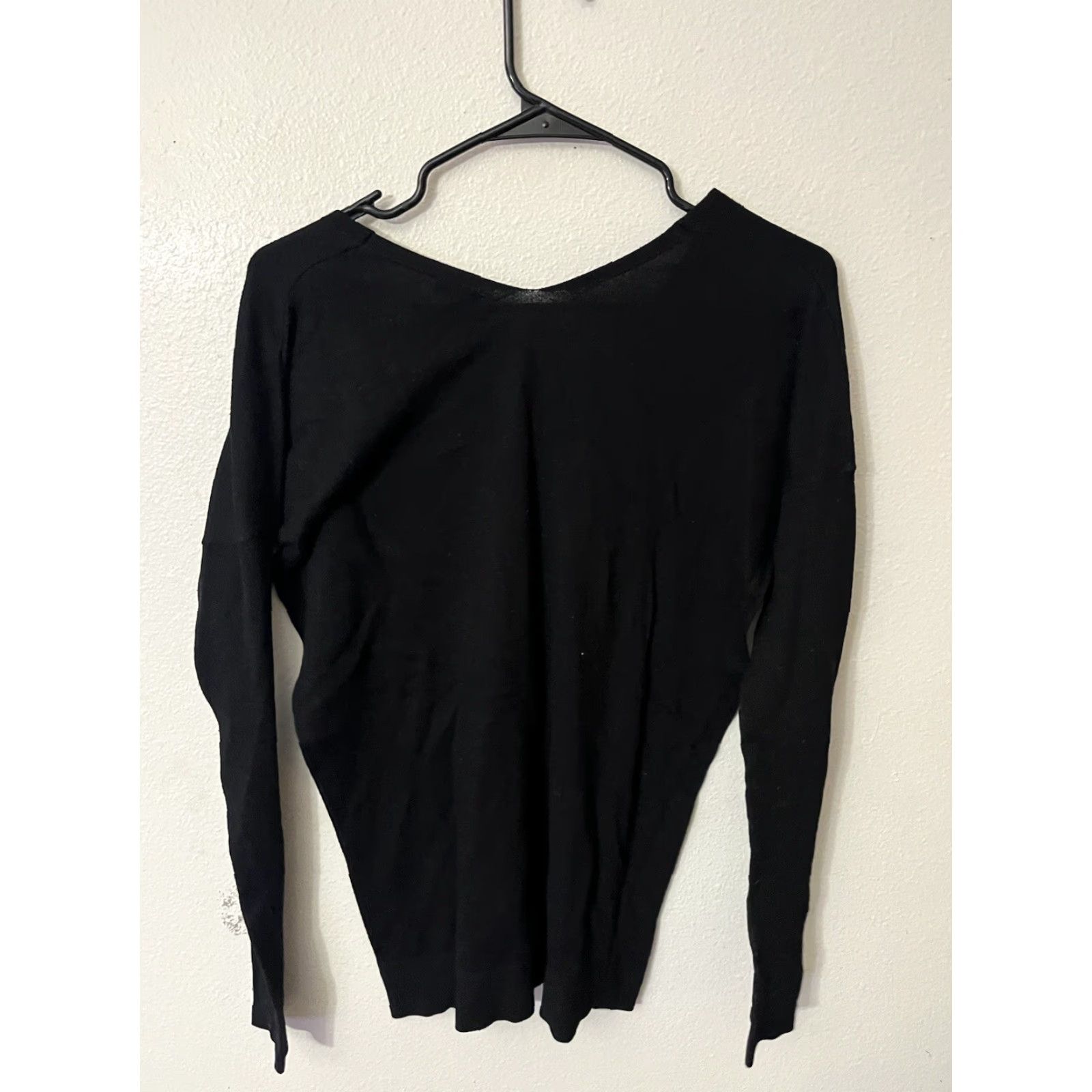 Express VINTAGE Express Black Solid V-Neck Sweater Women Small Pullover Dressy Size S / US 4 / IT 40 - 2 Thumbnail