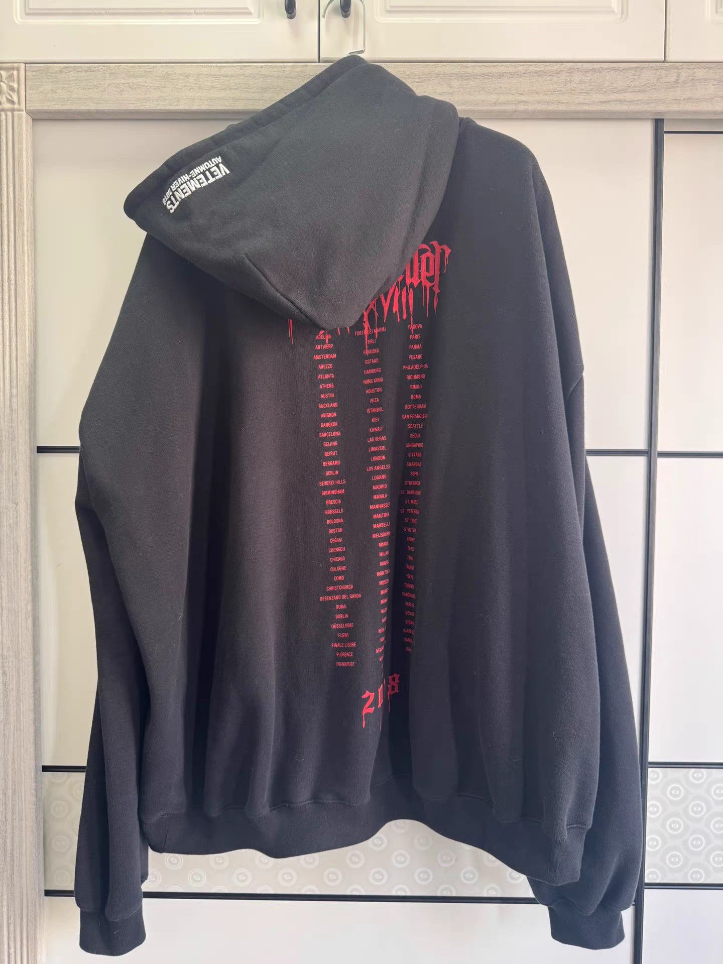 Vetements Vetements 18SS Blood Drop Sanskrit Heavy Hoodie Size US S / EU 44-46 / 1 - 2 Thumbnail