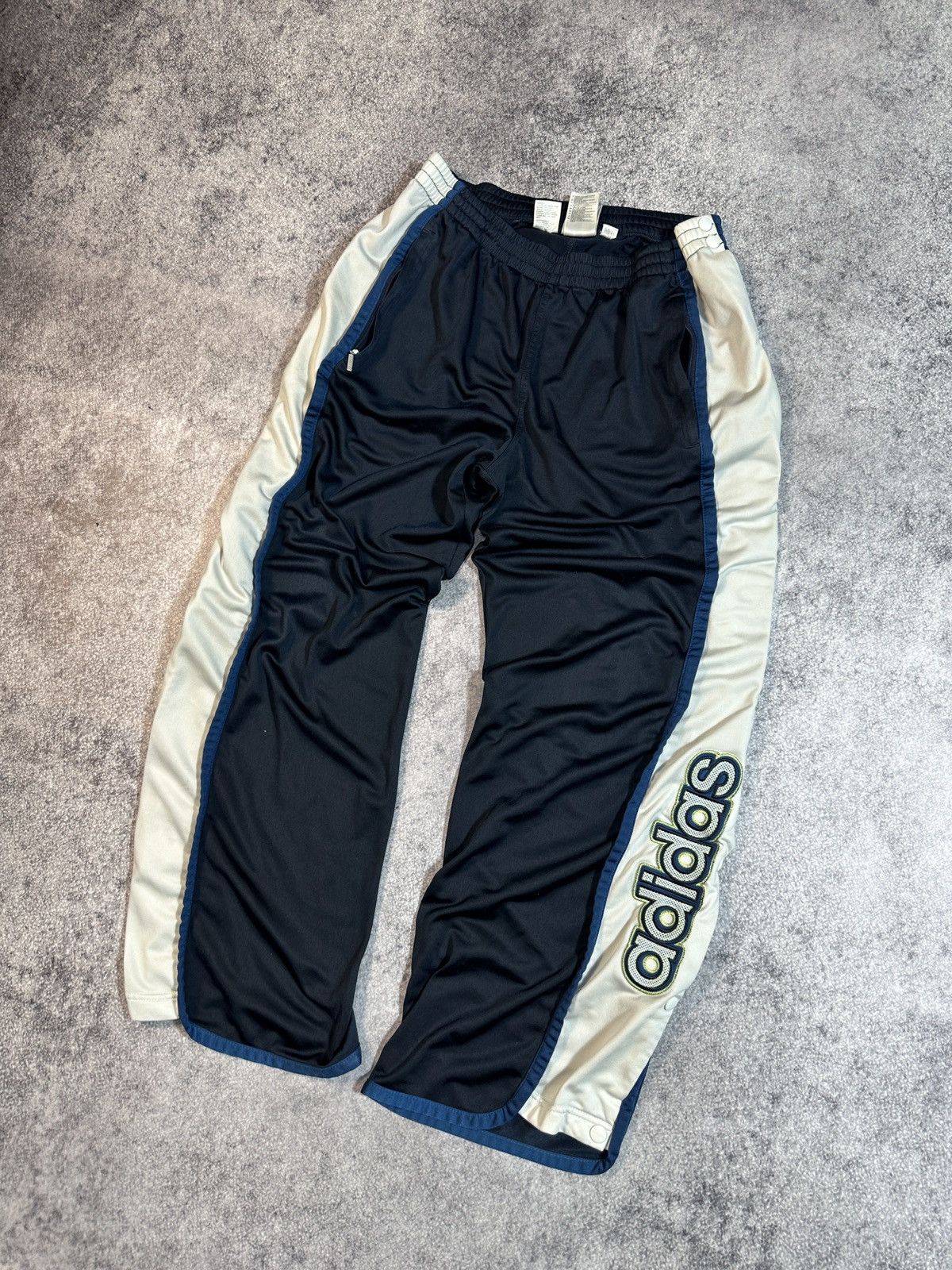 Adidas × Vintage Y2K Vintage Adidas Logo Joggers Pants Streetwear Rare L Size US 33 - 1 Thumbnail
