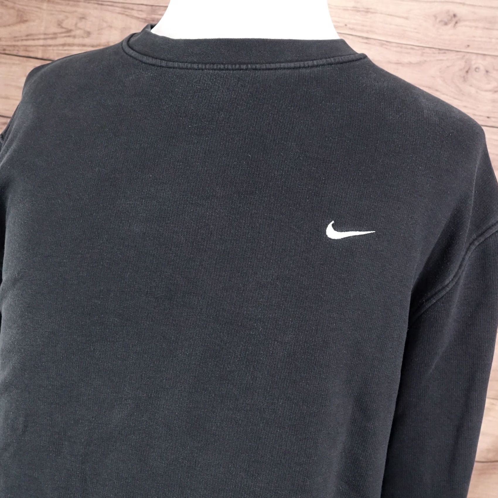 Nike VINTAGE NIKE SILVER BAR TAG 00s Y2K FADE BLACK CREW NECK SWEATSHIRT SZ L Size US L / EU 52-54 / 3 - 2 Thumbnail