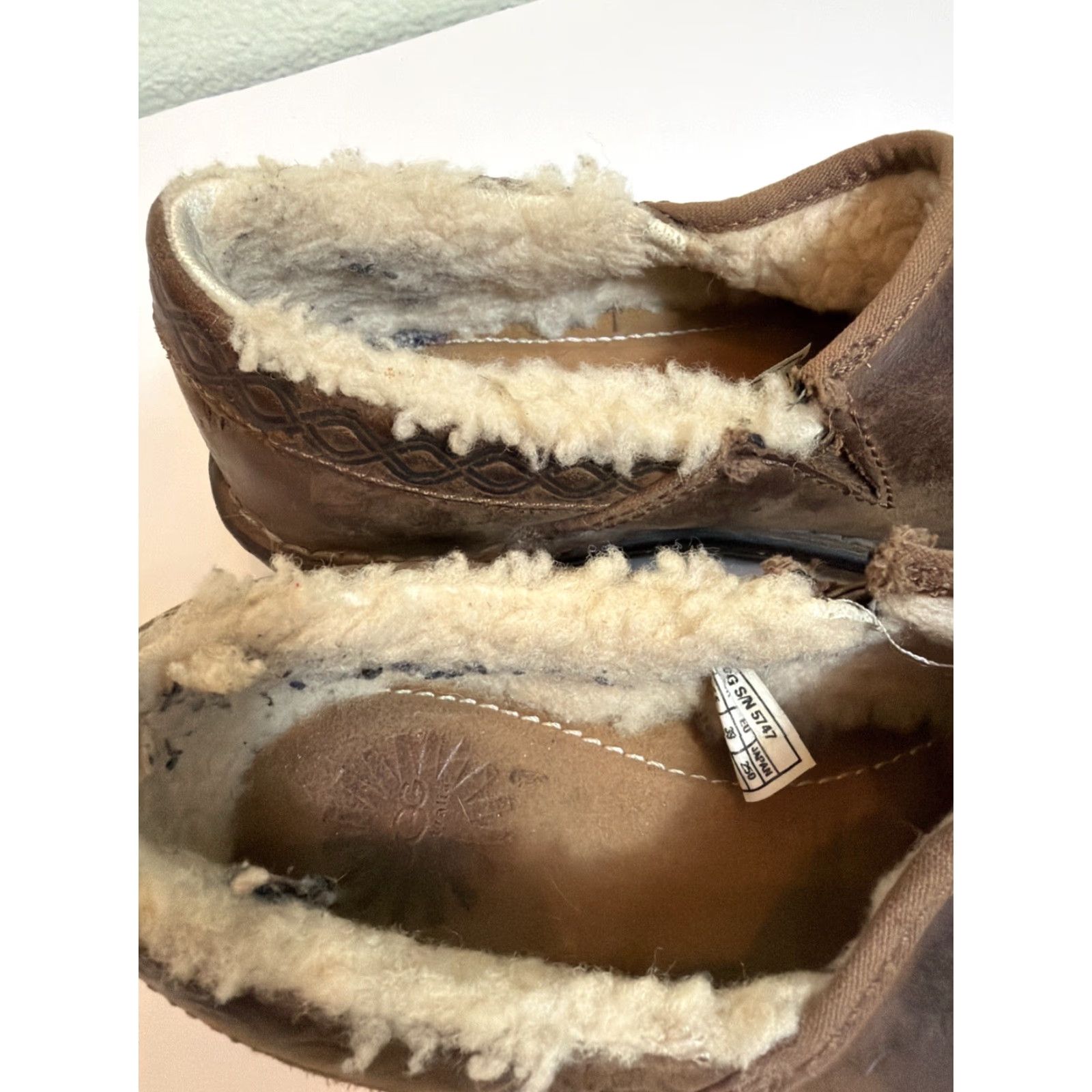 Ugg UGG® Australia 5747 Bettey Shearling Lined Driving Leather Loafers Clogs Sz 8 Size US 8 / IT 38 - 5 Thumbnail
