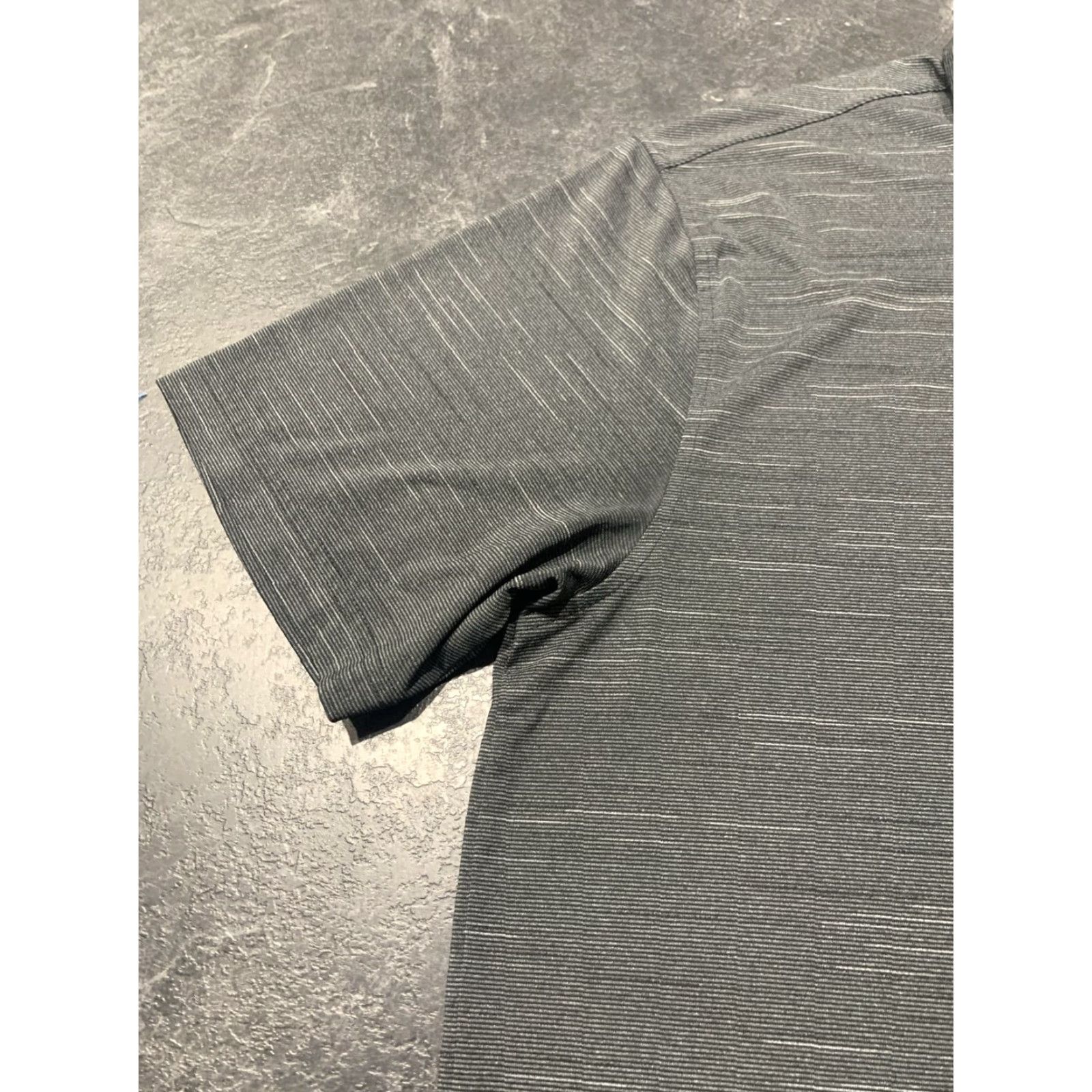 Under Armour VINTAGE Under Armour Gray Polo Shirt Men’s Large L Short Sleeve Golf Casual Size US L / EU 52-54 / 3 - 5 Thumbnail