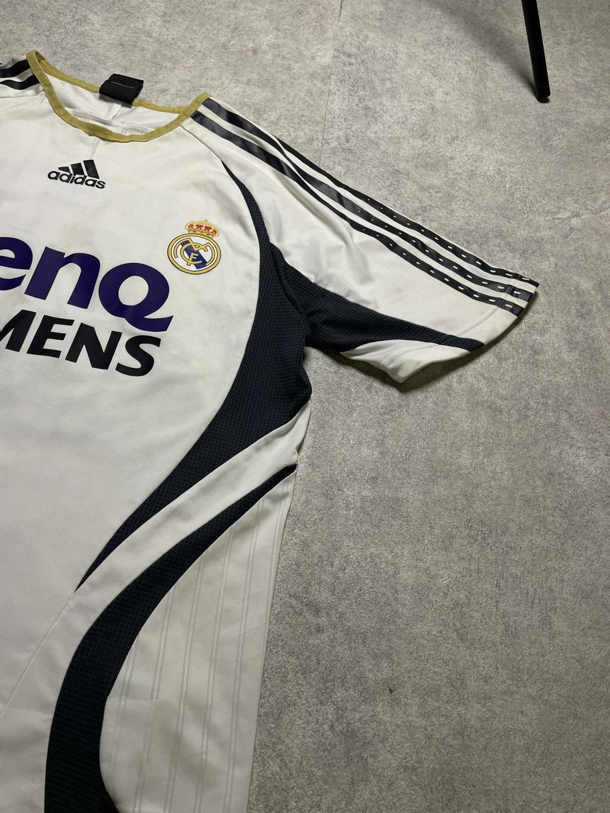 Adidas Real Madrid 2006-2007 home jersey soccer Adidas Size US L / EU 52-54 / 3 - 5 Thumbnail