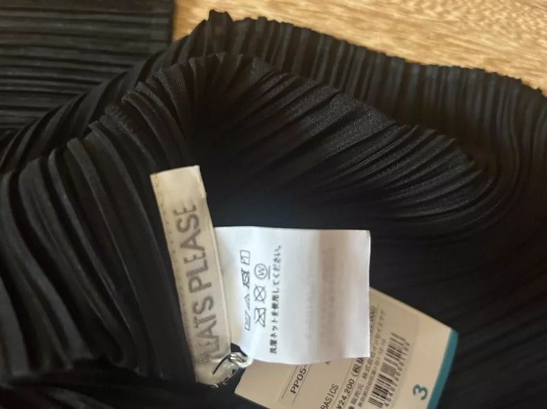 Issey Miyake Issey Miyake size:3 Black pleated short-sleeved shirt Size XS / US 0-2 / IT 36-38 - 5 Thumbnail