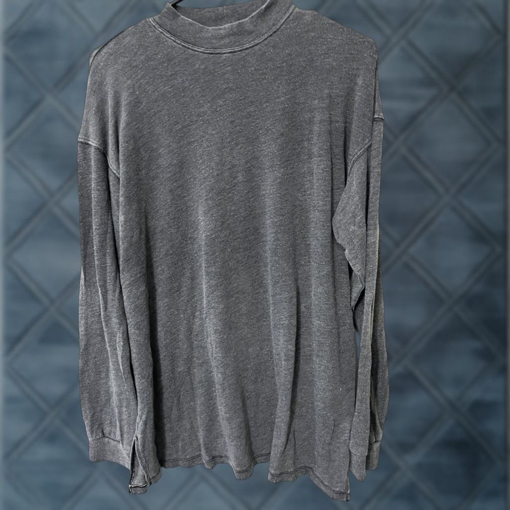 American Eagle Outfitters VINTAGE American Eagle Long Sleeve Pullover Blouse Medium Gray Plush Women Size M / US 6-8 / IT 42-44 - 1 Thumbnail