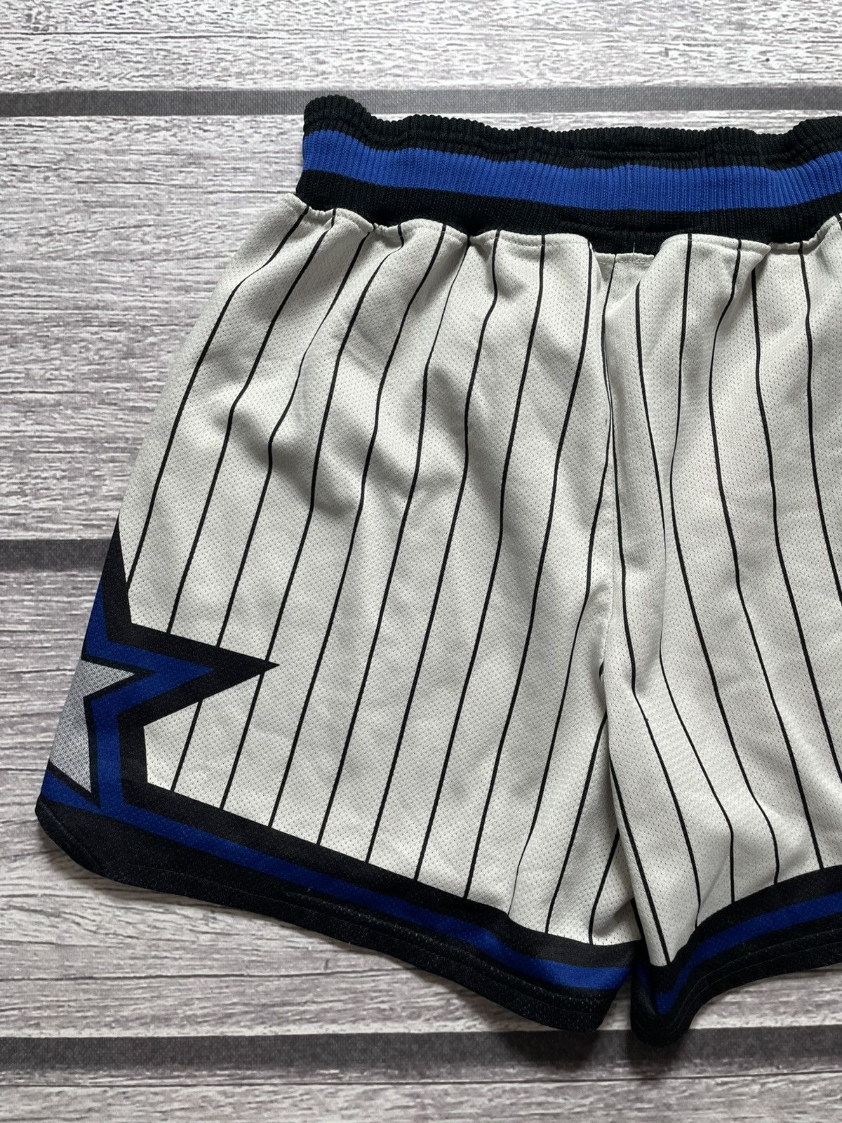 Champion Vintage Champion USA Orlando Magic NBA basketball shorts Size US 32 / EU 48 - 8 Thumbnail