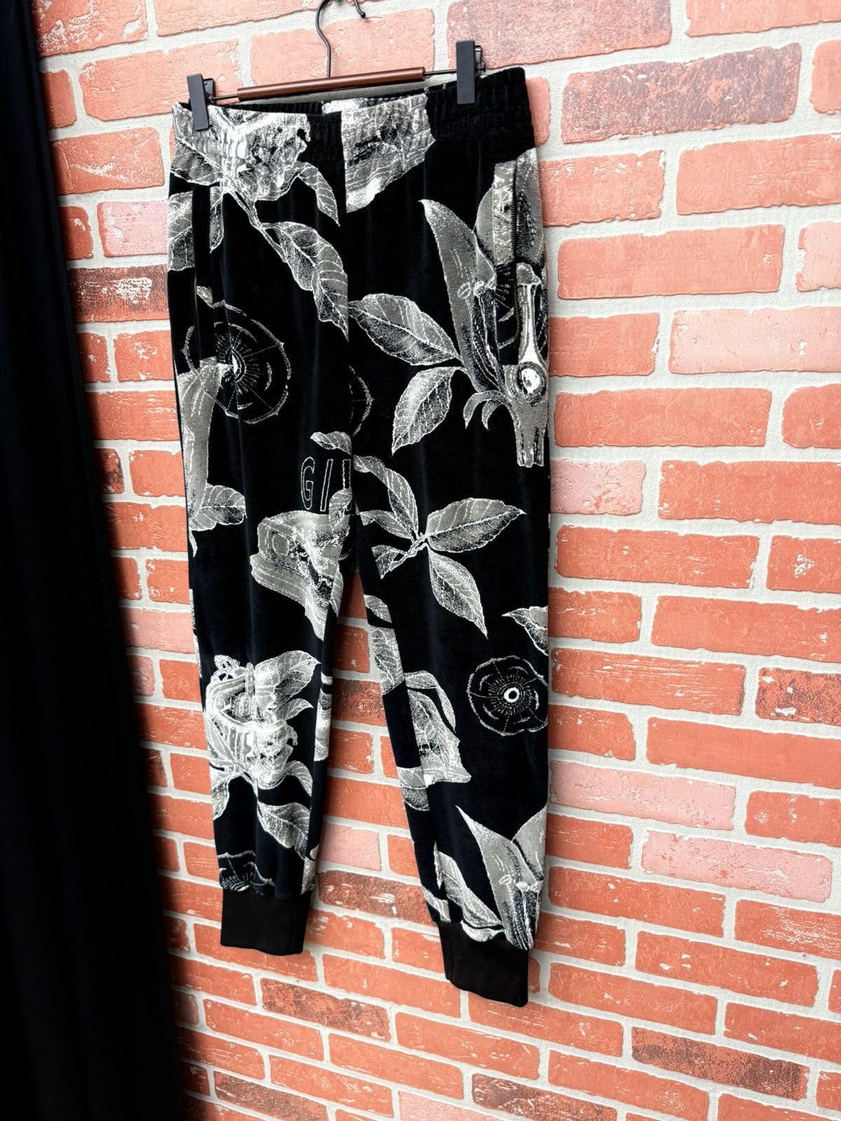 Givenchy Givenchy velvet floral lounge pants size M Size US 32 / EU 48 - 3 Thumbnail