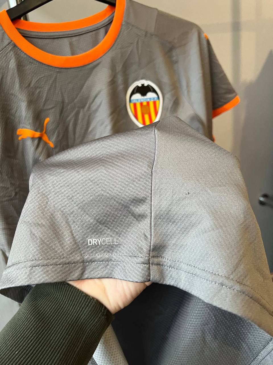 Puma 2021/22 RARE VALENCIA CF FOUTH SOCCER JERSEY FOOTBALL SHIRT Size US S / EU 44-46 / 1 - 11 Thumbnail