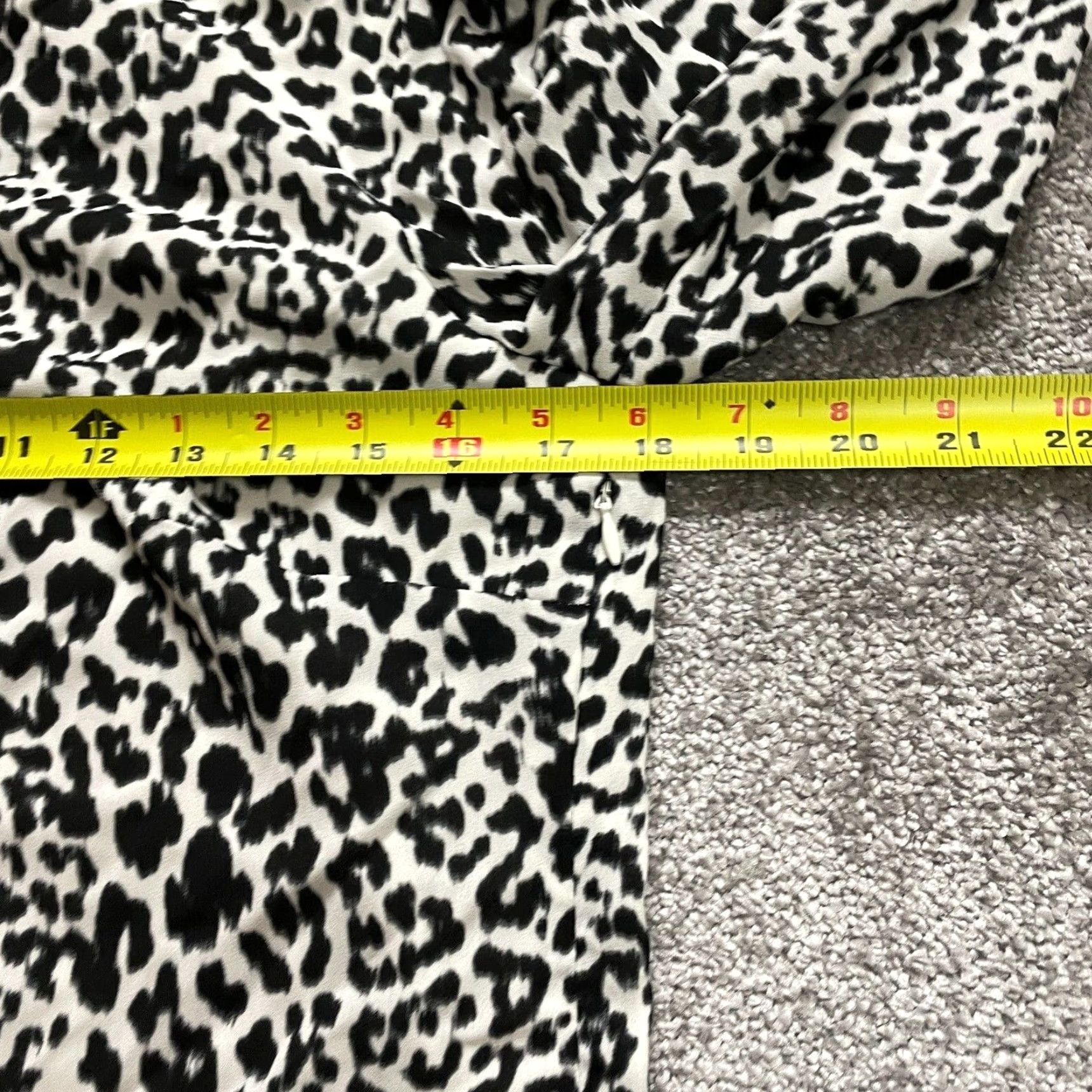 White House Black Market White House Black Market Blouse Womens 4 White Black Animal Print Ladies Size S / US 4 / IT 40 - 7 Thumbnail