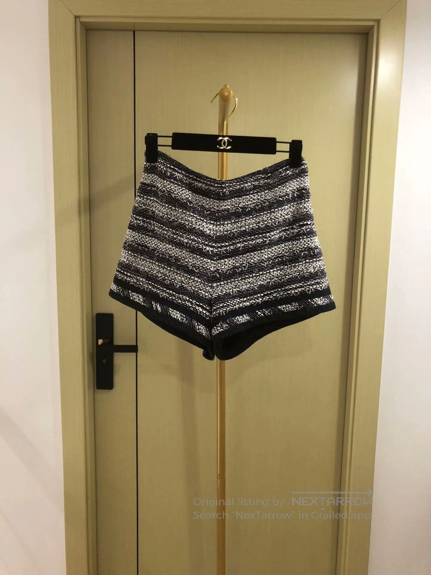 Chanel Chanel Tweed Shorts Authentic Women's Wear. Size 27" / US 4 / IT 40 - 2 Thumbnail