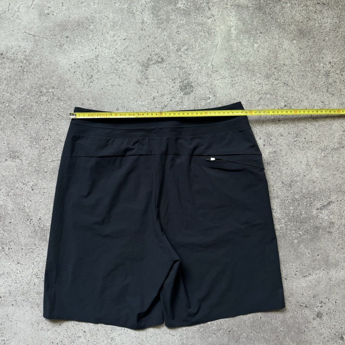 On On Cloud Hybrid Shorts Quick Dry Running Gear Solid Black Size US 30 / EU 46 - 13 Thumbnail