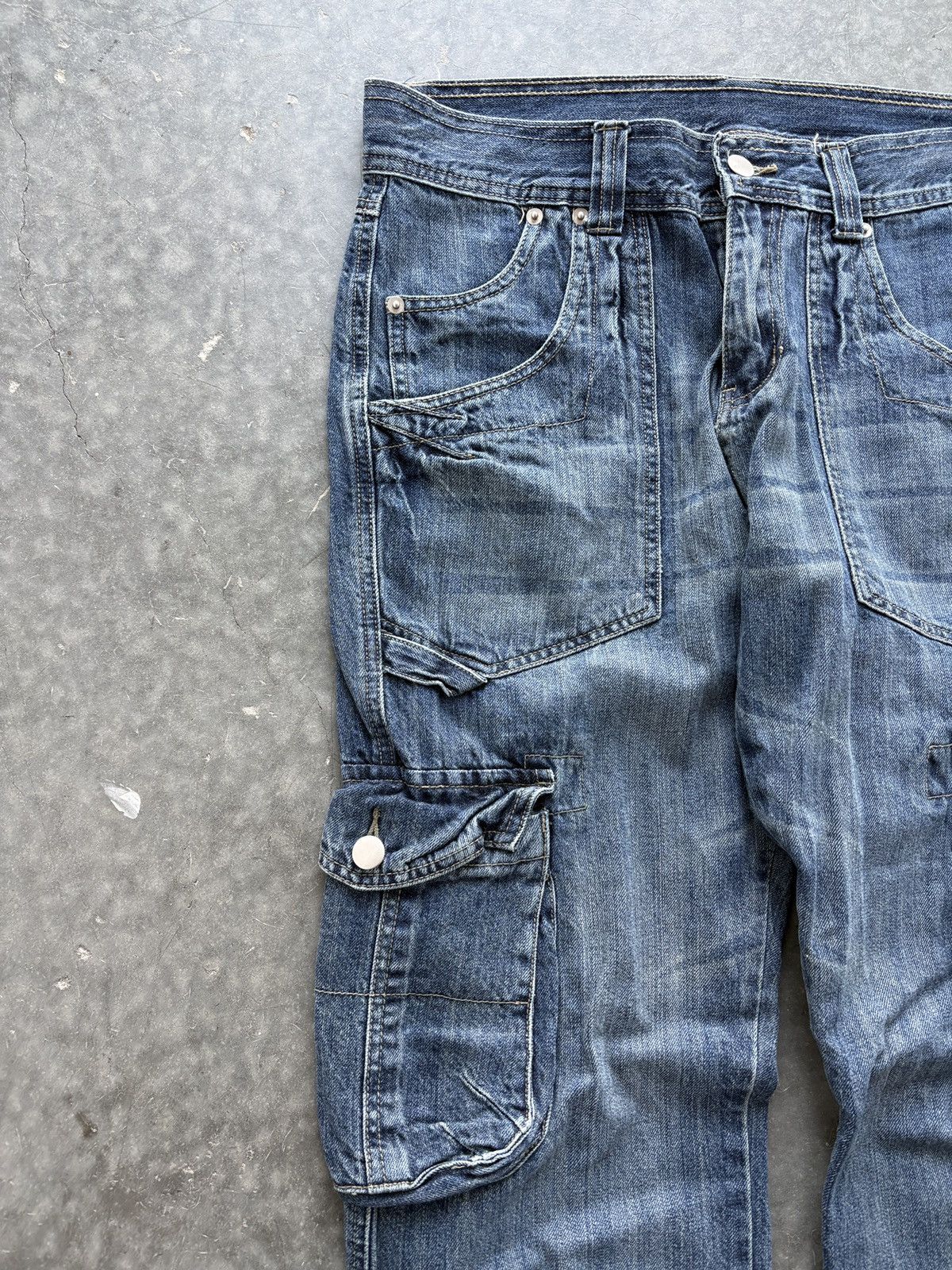 Japanese Brand Vintage Y2K Japanese Style Baggy Cargo Jeans Size US 32 / EU 48 - 2 Thumbnail