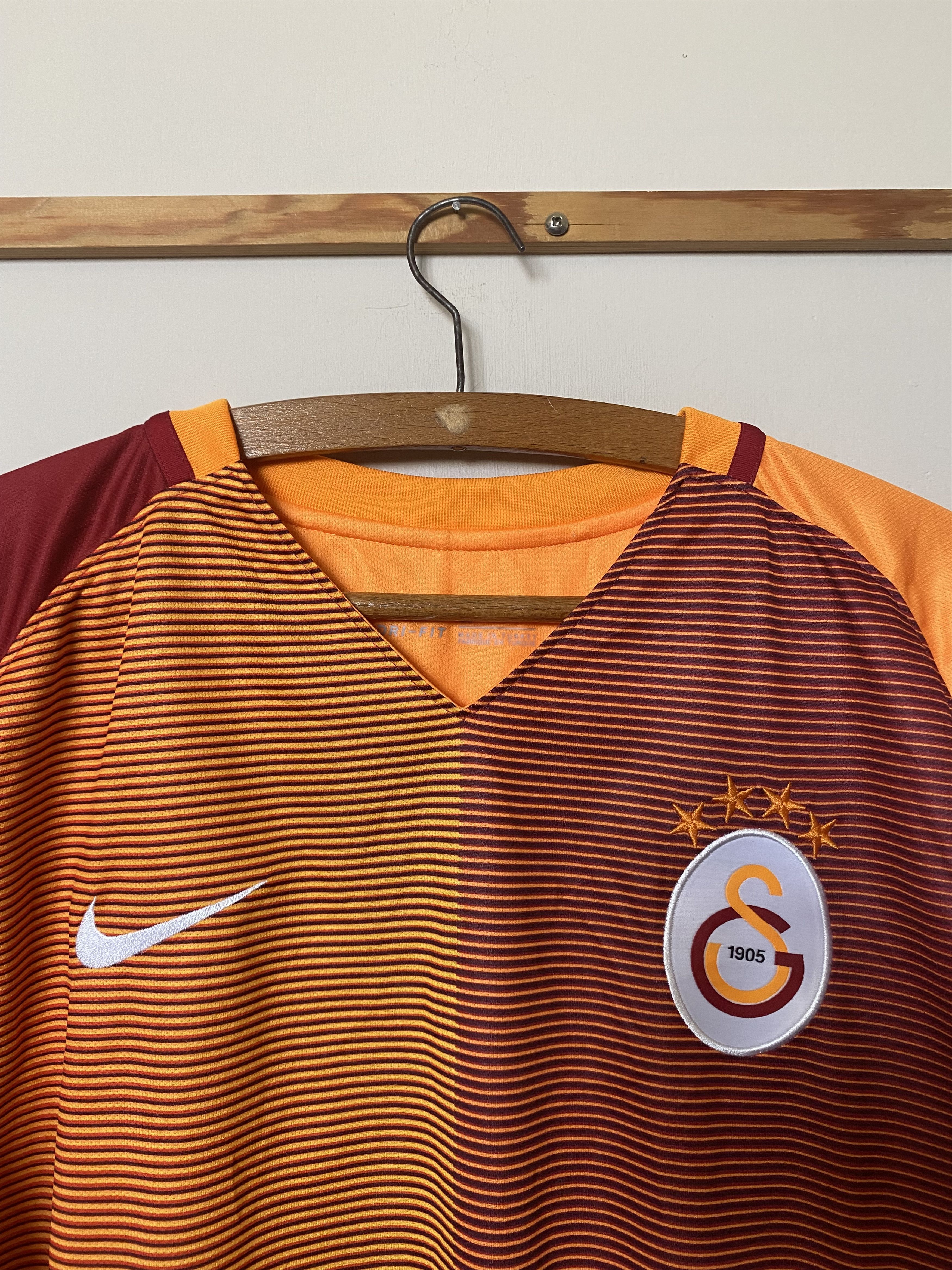 Nike GALATASARAY SK #52 HAKAN 2016 - 2017 - Nike - XL - NEW Size US XL / EU 56 / 4 - 3 Thumbnail