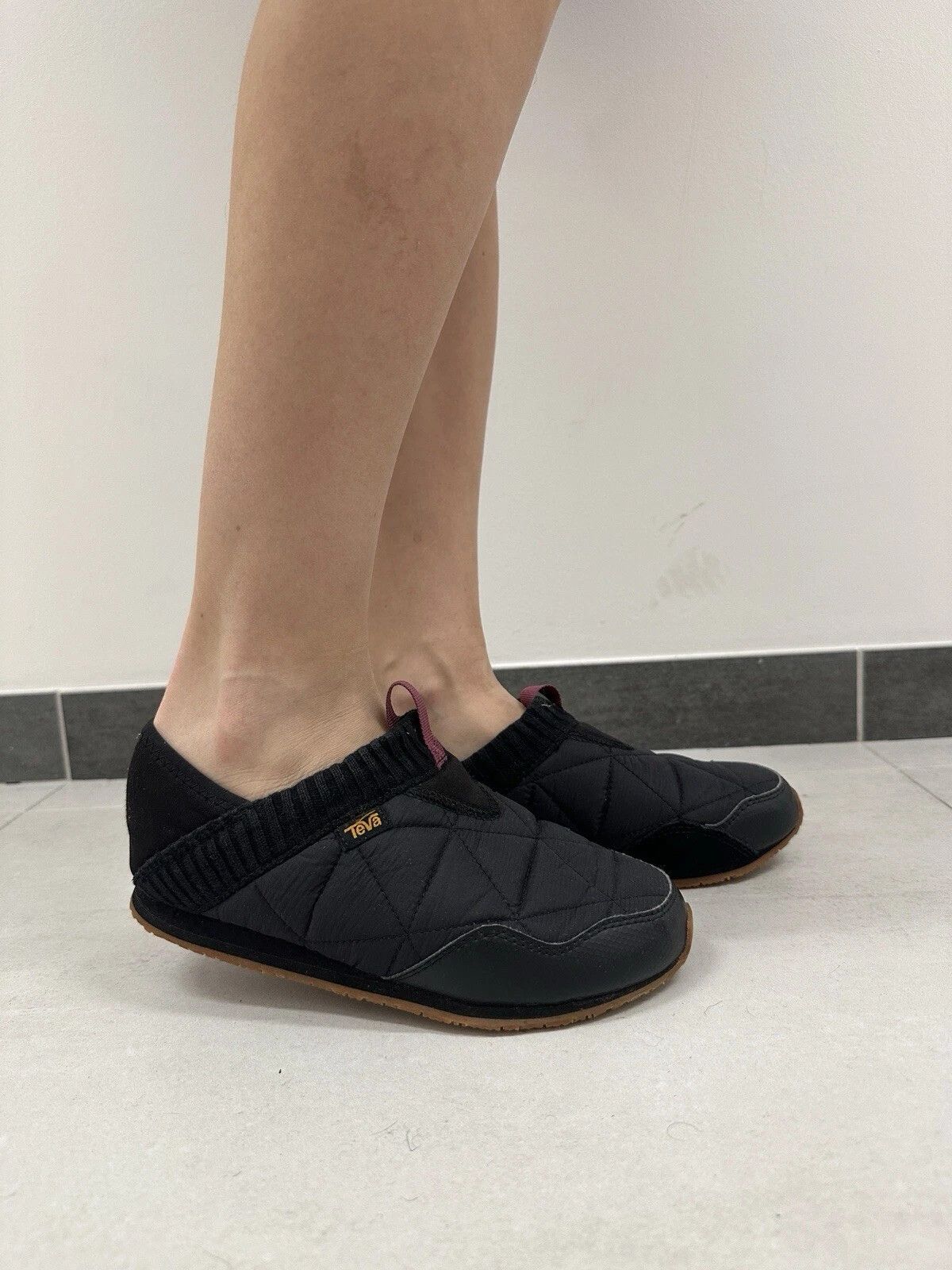 Teva Teva Women's Ember Quielted Slip On Casual Shoes Black Size US 6 / IT 36 - 5 Thumbnail