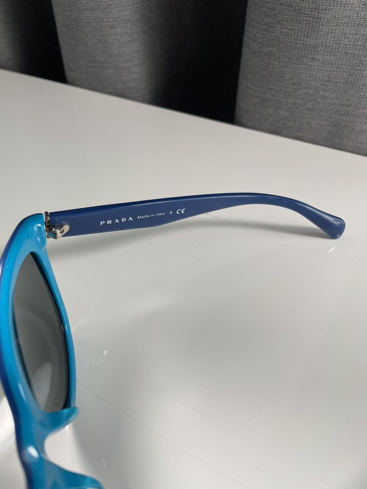Prada Prada Milano SPR 05P-A Blue Frame Cat Eye Sunglasses Vintage Size ONE SIZE - 4 Thumbnail