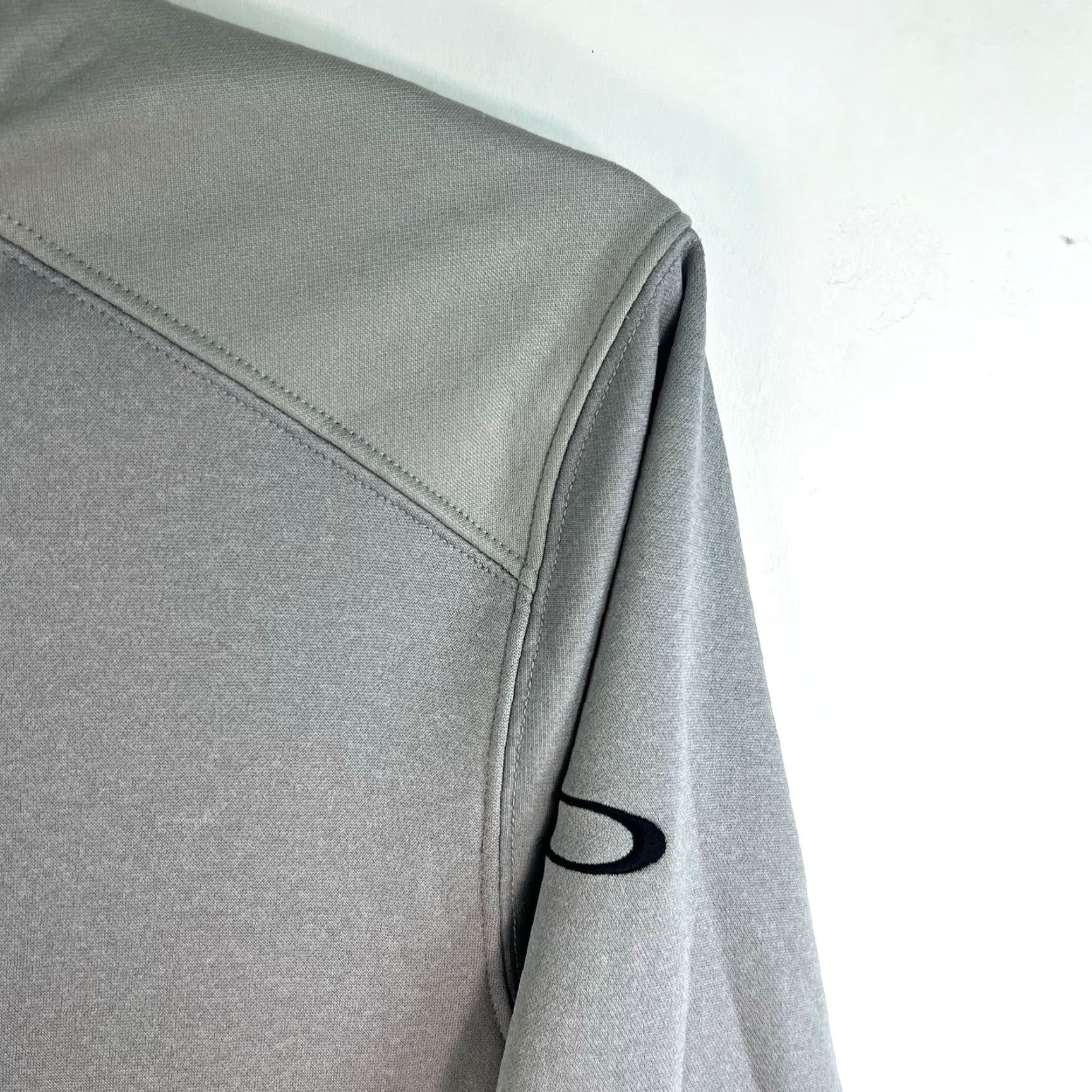 Oakley Oakley Sweatshirt 1/4 Zip Pullover Mens L Gray Mock Neck Fleece Long Sleeve Solid Outdoor Winter Fall Spring Regular Fit Size US L / EU 52-54 / 3 - 2 Thumbnail