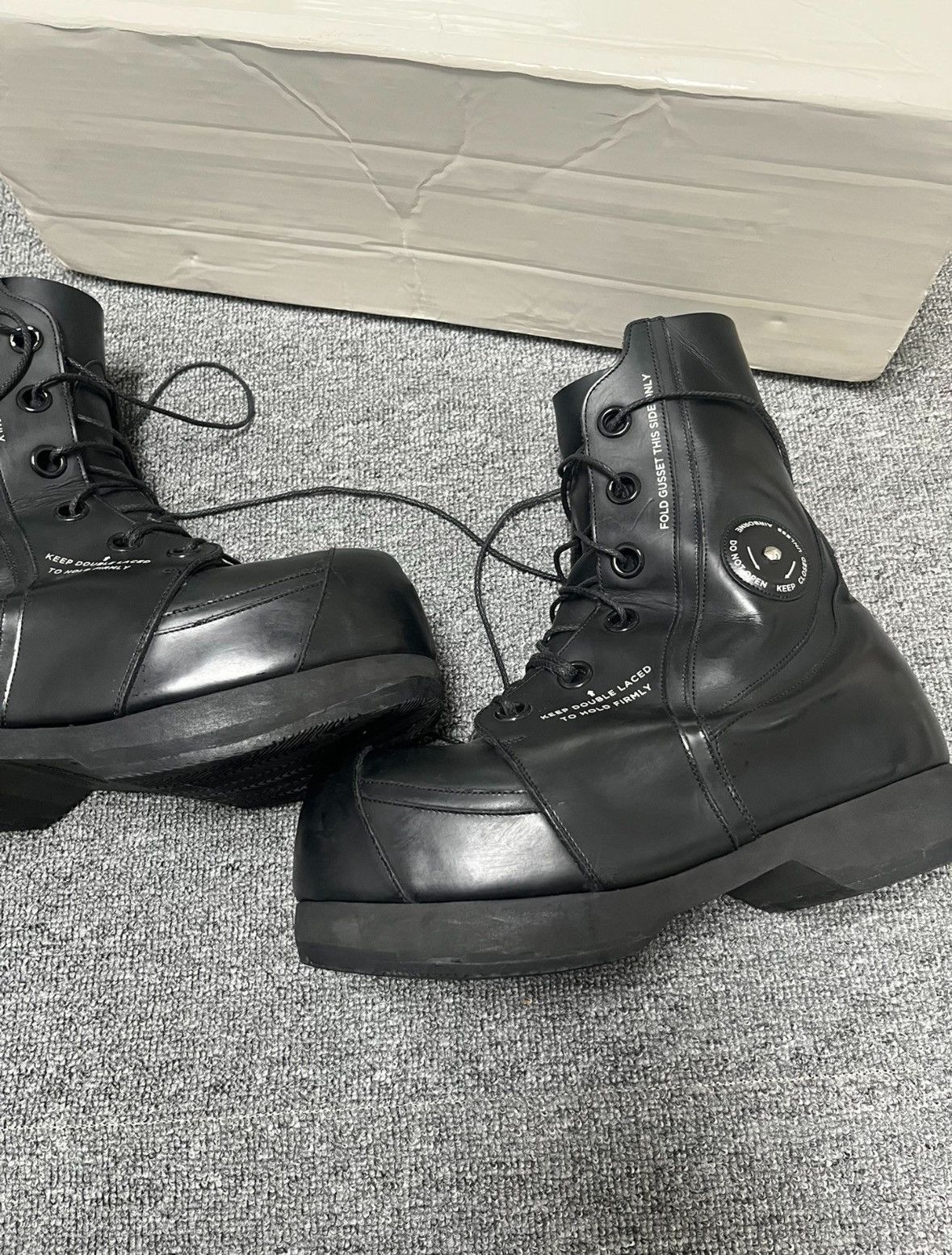 TAKAHIROMIYASHITA The Soloist Bone Chukka Boots in Black