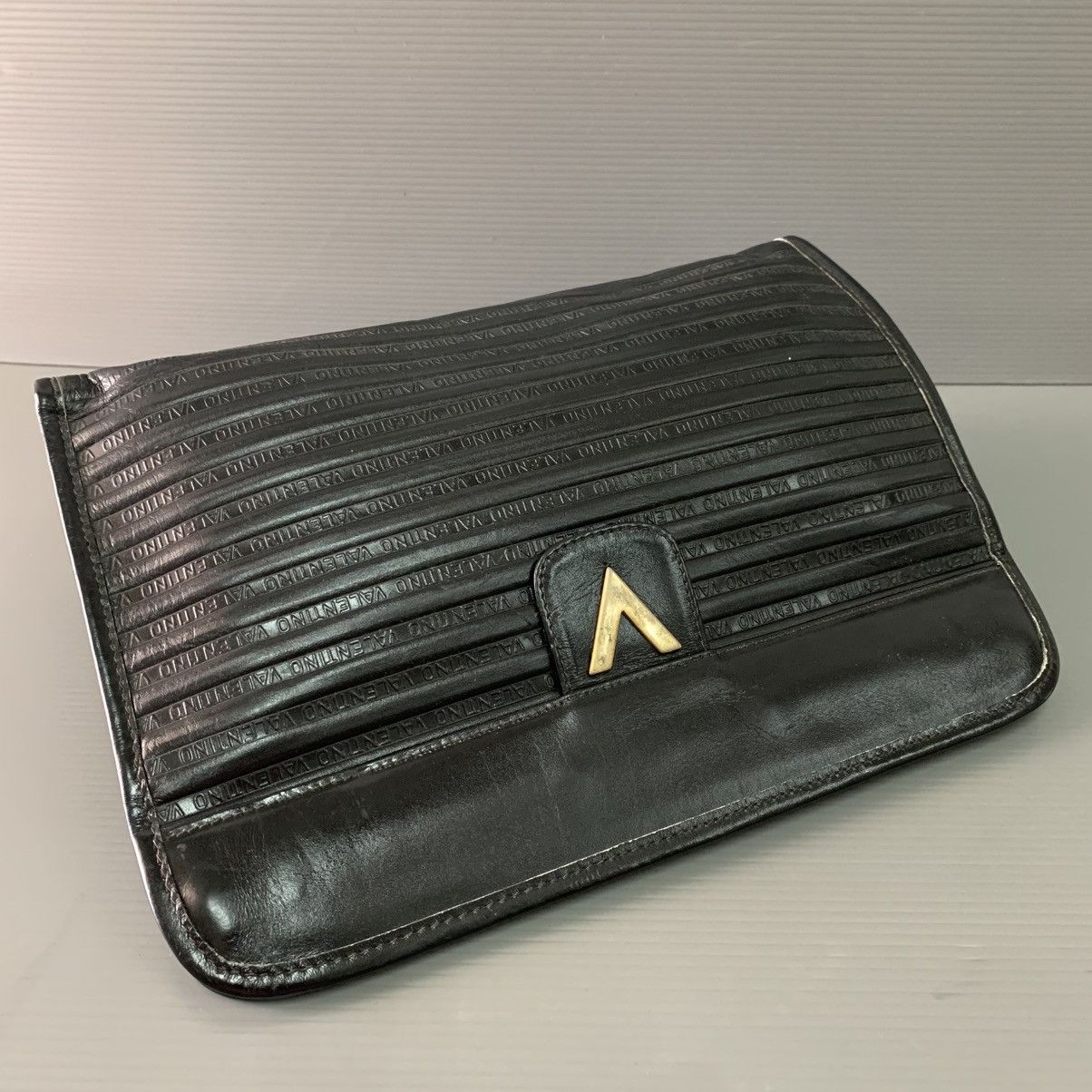 Mario Valentino 🔥‼️FAST SALE‼️🔥Authentic Mario Valentino Leather Clutch Bag Size ONE SIZE - 4 Thumbnail