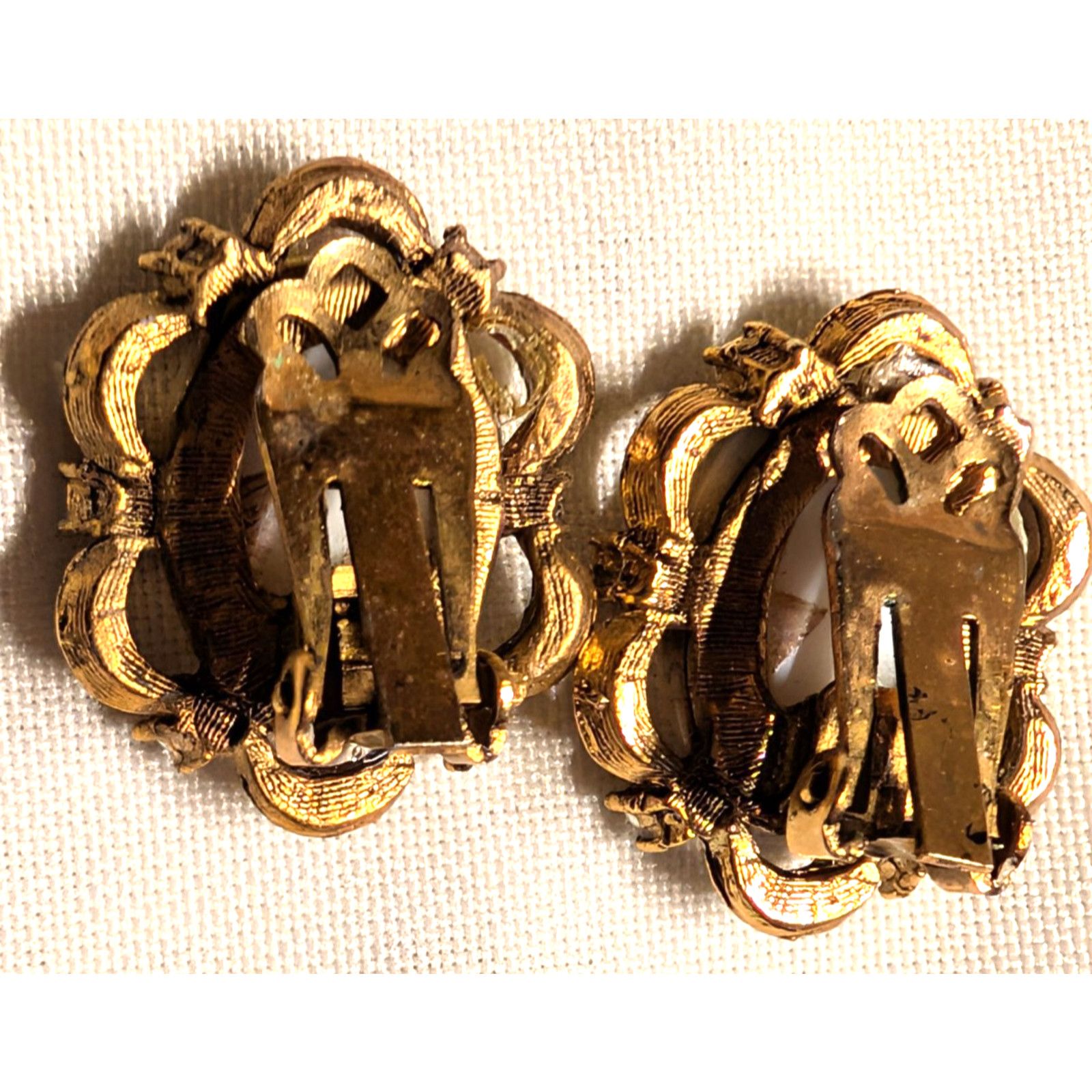 The Unbranded Brand Maidens Brooch & Clip Earrings Champagne Faux Pearl Necklace Size ONE SIZE - 3 Thumbnail