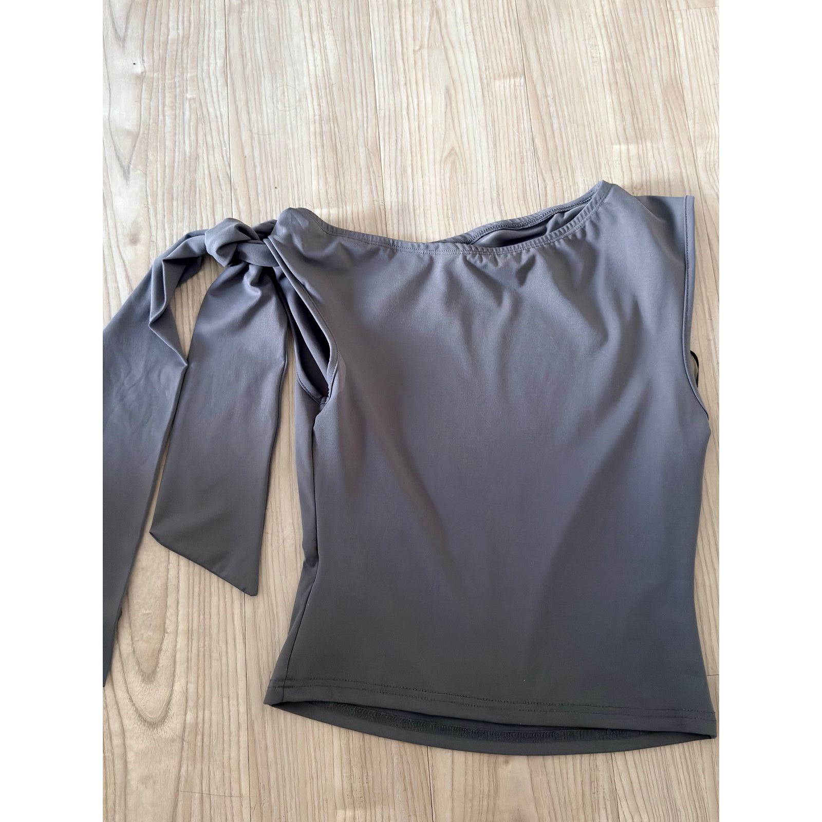Shein Women’s One Shoulder Bow Tie Top – Elegant Sleeveless Blouse Size M / US 6-8 / IT 42-44 - 4 Thumbnail