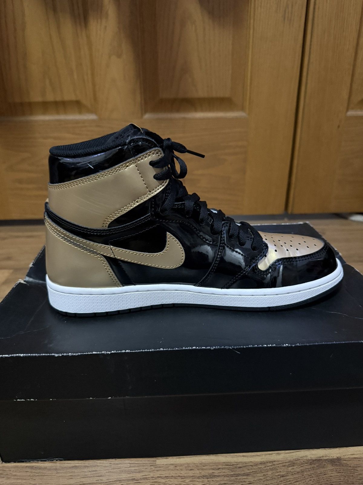 Jordan Brand Air Jordan 1 “Gold toe” Size Size 9.5M Size US 9.5 / EU 42-43 - 3 Thumbnail