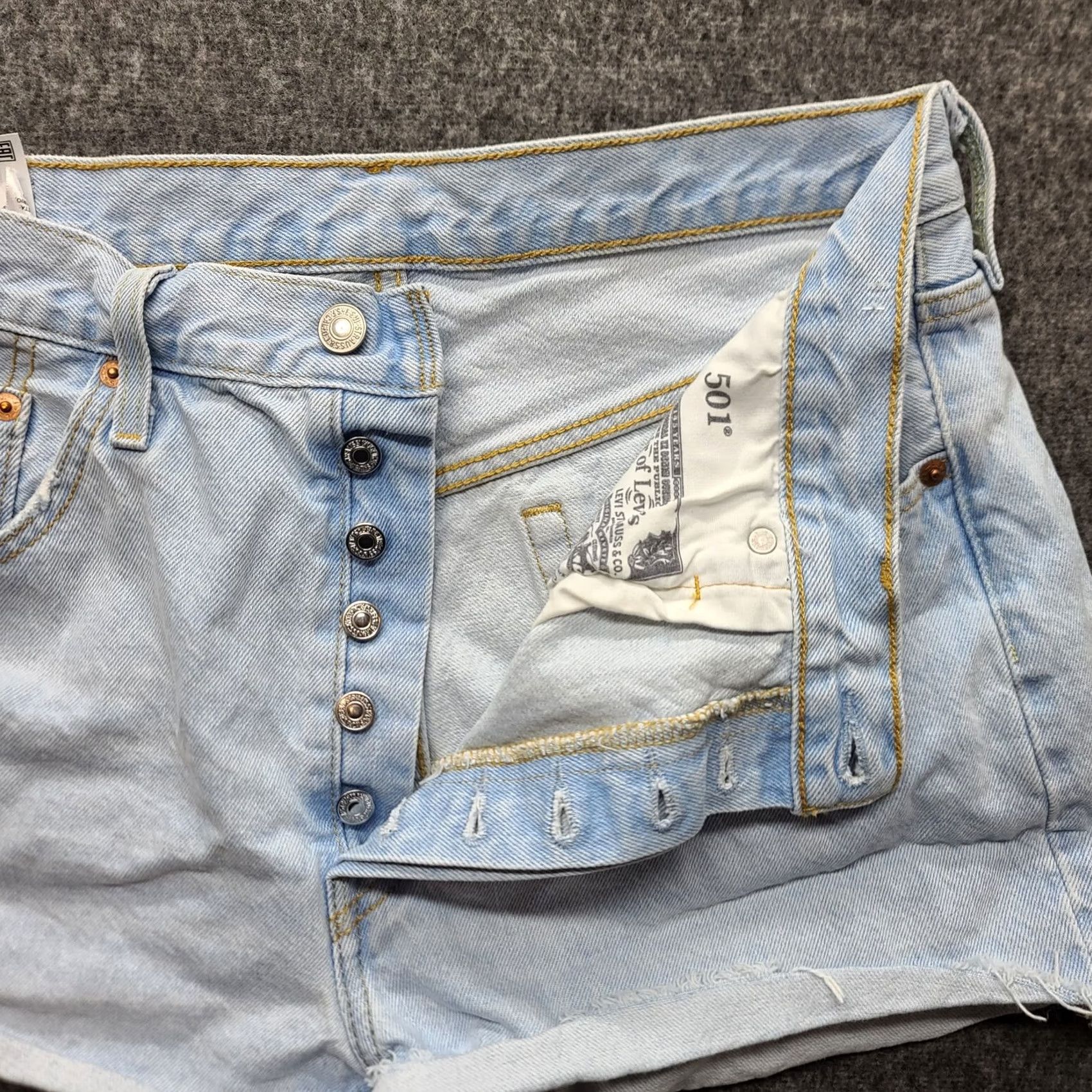 Levi's Levi's 501xx Mom Shorts Womens 32 Light Wash High Rise Button Fly Denim 100% Cotton Blue Vintage? No Size 24" / US 00 / IT 34 - 6 Thumbnail