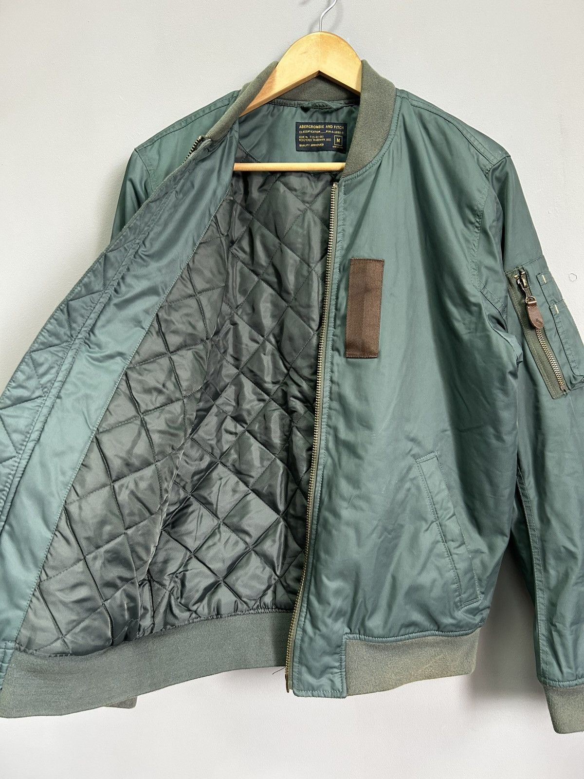 Abercrombie & Fitch Abercrombie And Fitch Vintage Bomber Jacket 3 Men's Size M Size US M / EU 48-50 / 2 - 13 Thumbnail