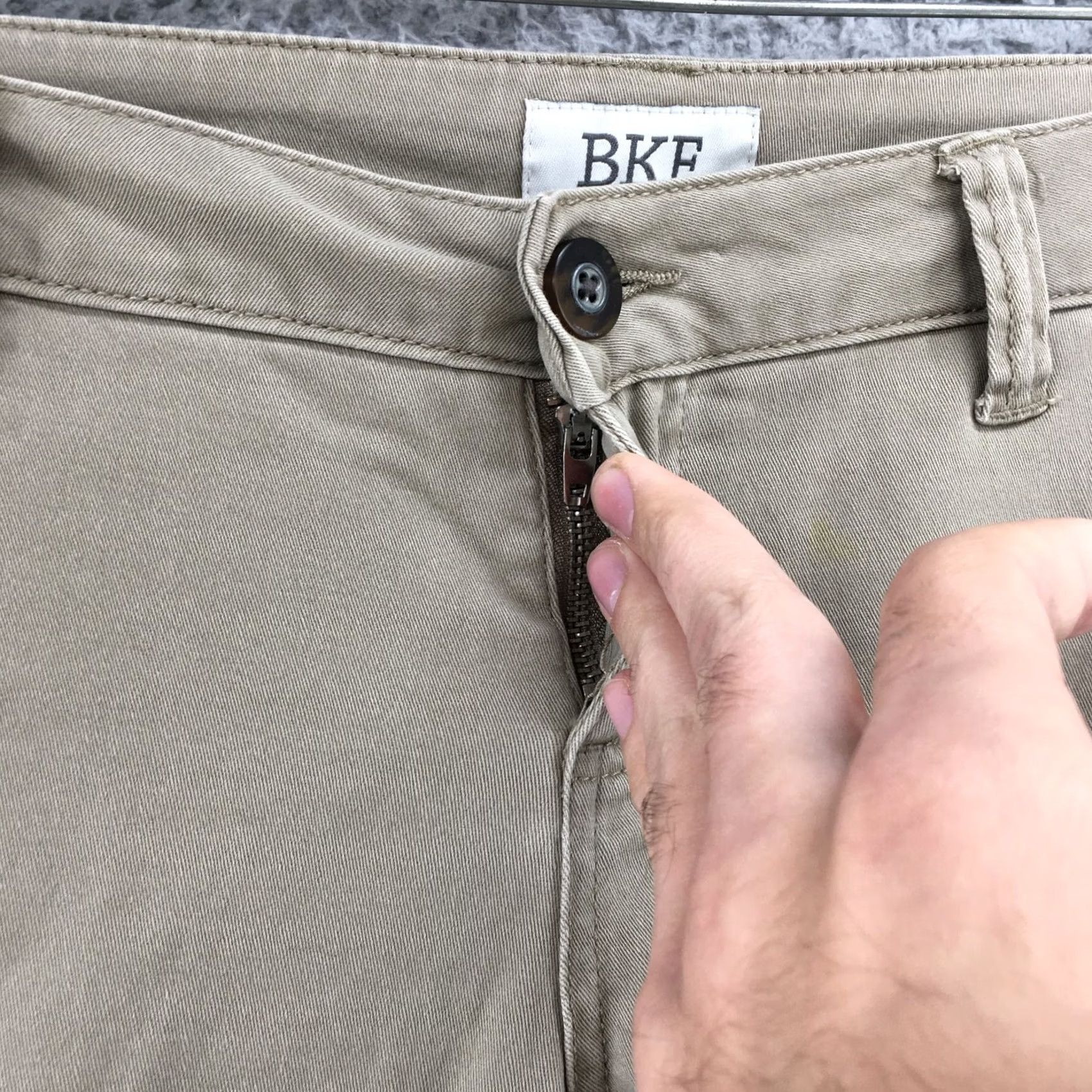Vintage BKE Buckle Mollie Skinny Pants Women 26 Beige Distressed Mid Rise Zip Fly Casual Size 26" / US 2 / IT 38 - 3 Thumbnail