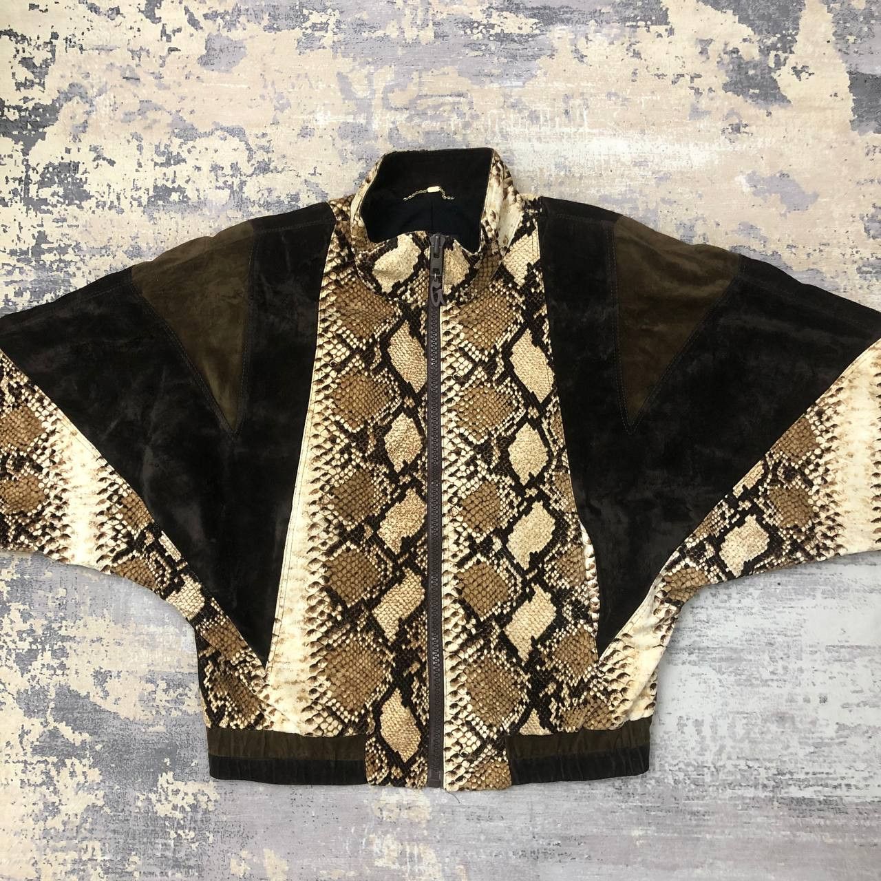 Japanese Brand × Vintage Y471 VTG JAPAN PYTHON MOTIF JACKET Size US M / EU 48-50 / 2 - 4 Thumbnail