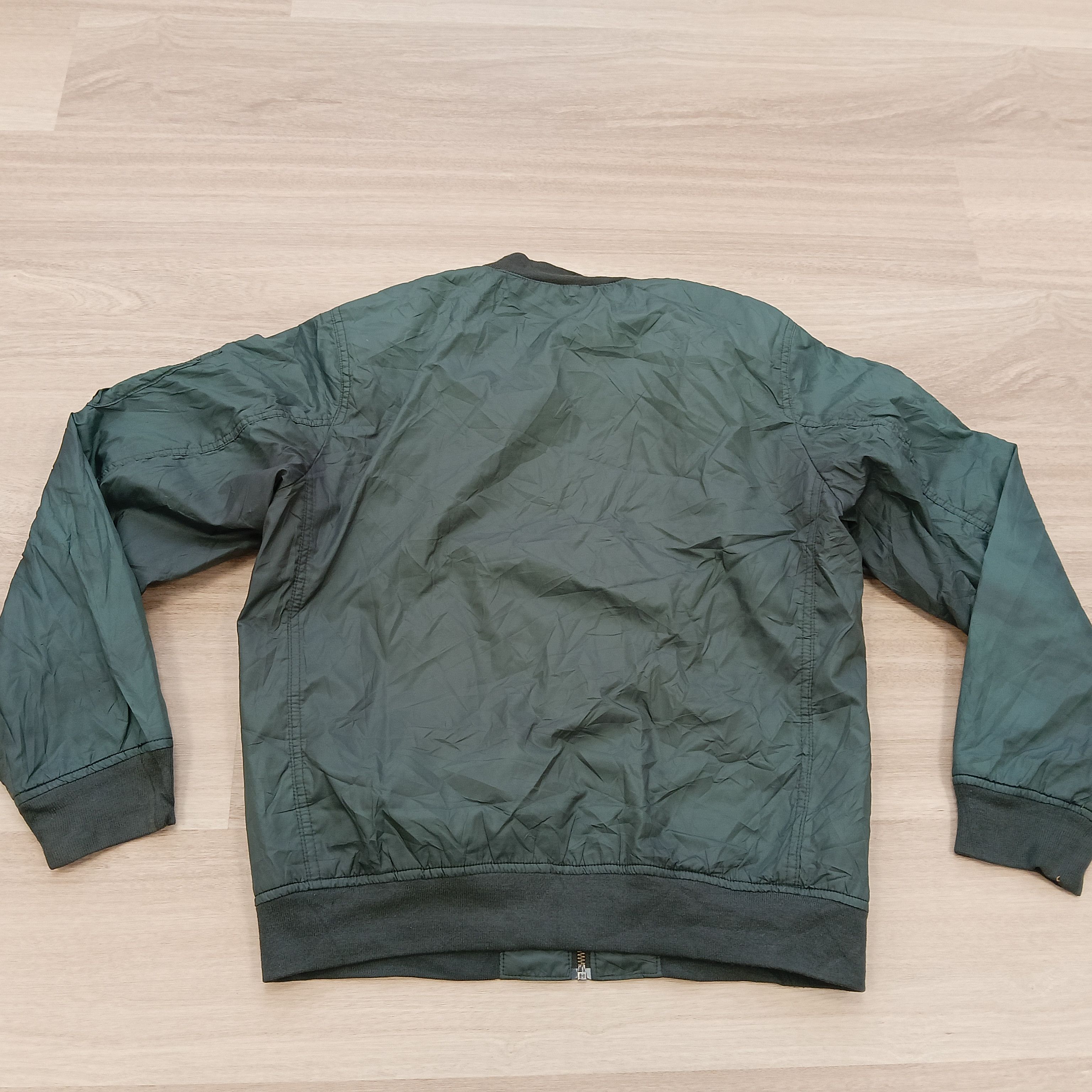 Uniqlo UNIQLO SWEATER BOMBER JACKET STYLE L Size US L / EU 52-54 / 3 - 7 Thumbnail