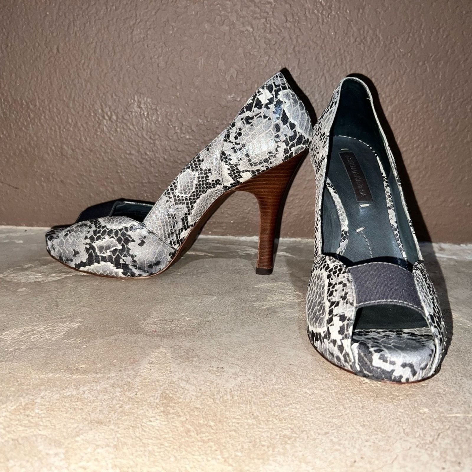 Bcbgmaxazria BCBG Maxazria Snake Skin Leather Open Toe EU 39 US 9 Gray Size US 9 / IT 39 - 3 Thumbnail