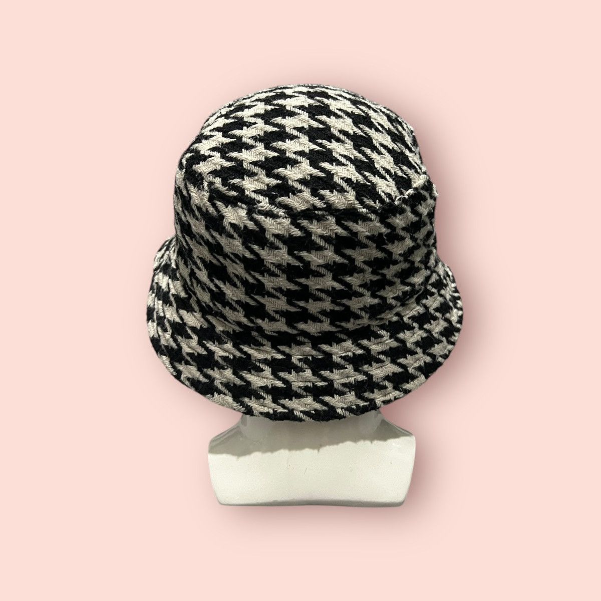 Edition Japan × H&M × L.O.G.G. VINTAGE H&M HOUNDSTOOTH BUCKET HAT Size ONE SIZE - 9 Thumbnail