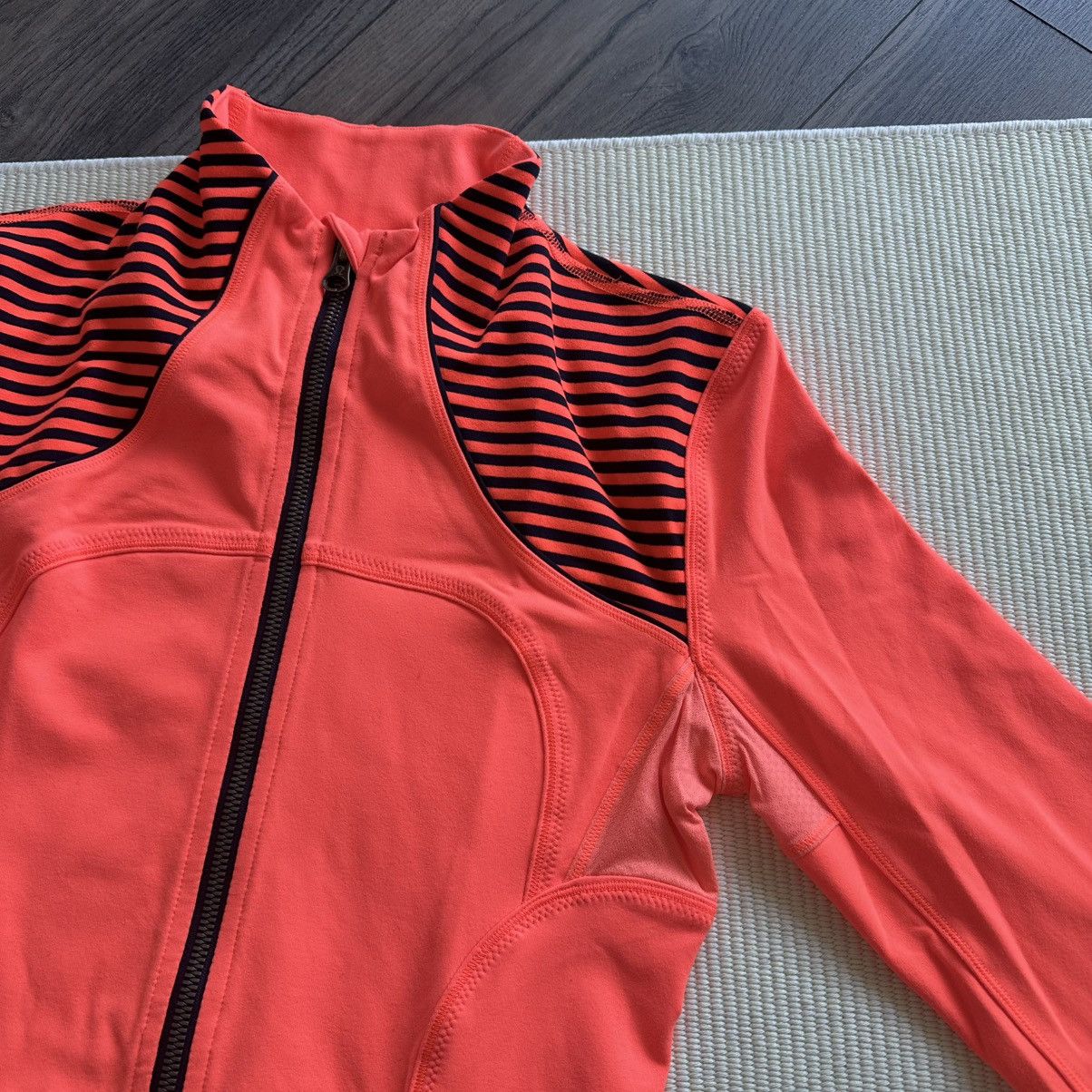 Lululemon Lululemon Forme Light Flare Classic Stripe Inkwell Jacket Size S / US 4 / IT 40 - 4 Thumbnail