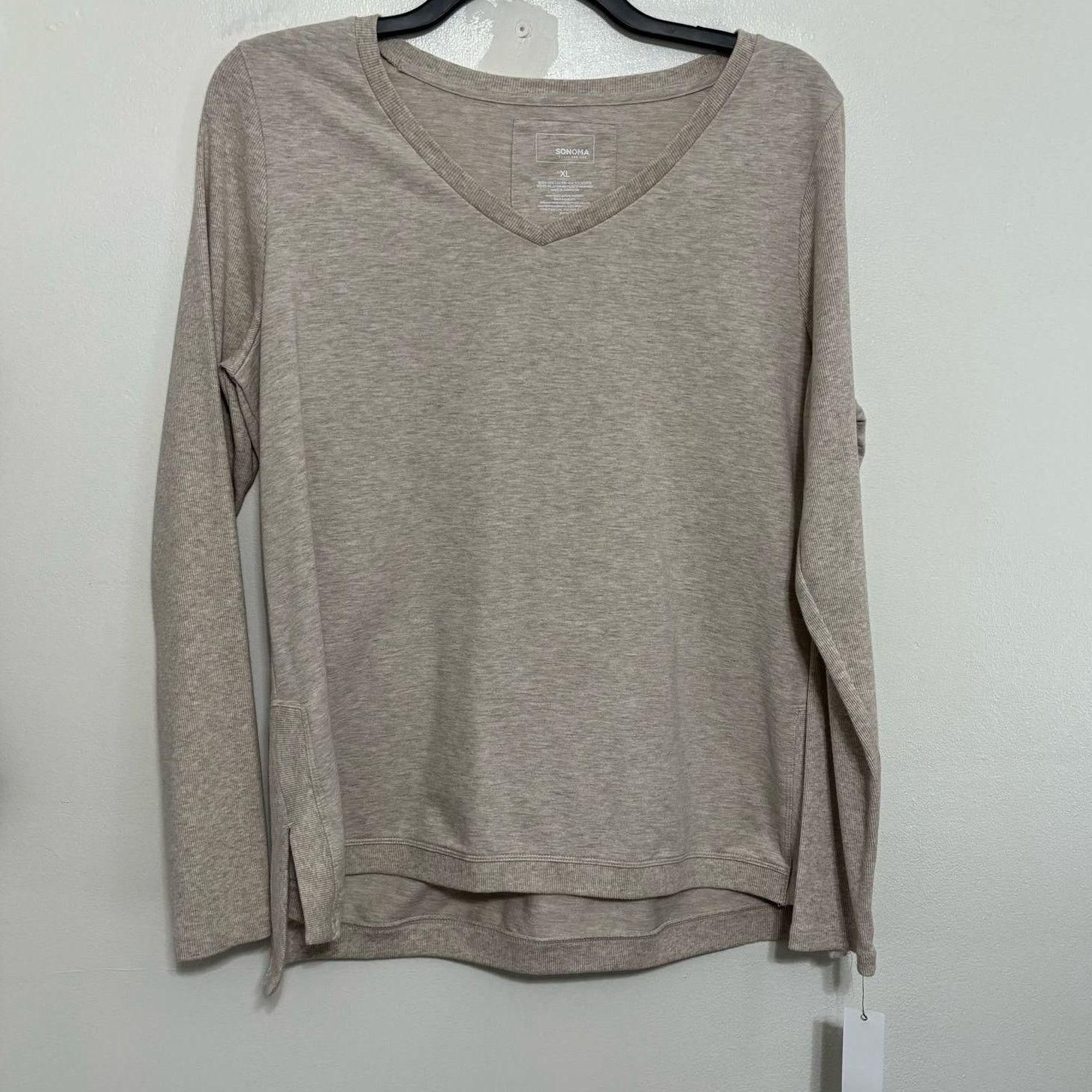 Other NWT Sonoma Wheat Long Sleeve V Neck Top XL Size XL / US 12-14 / IT 48-50 - 1 Thumbnail