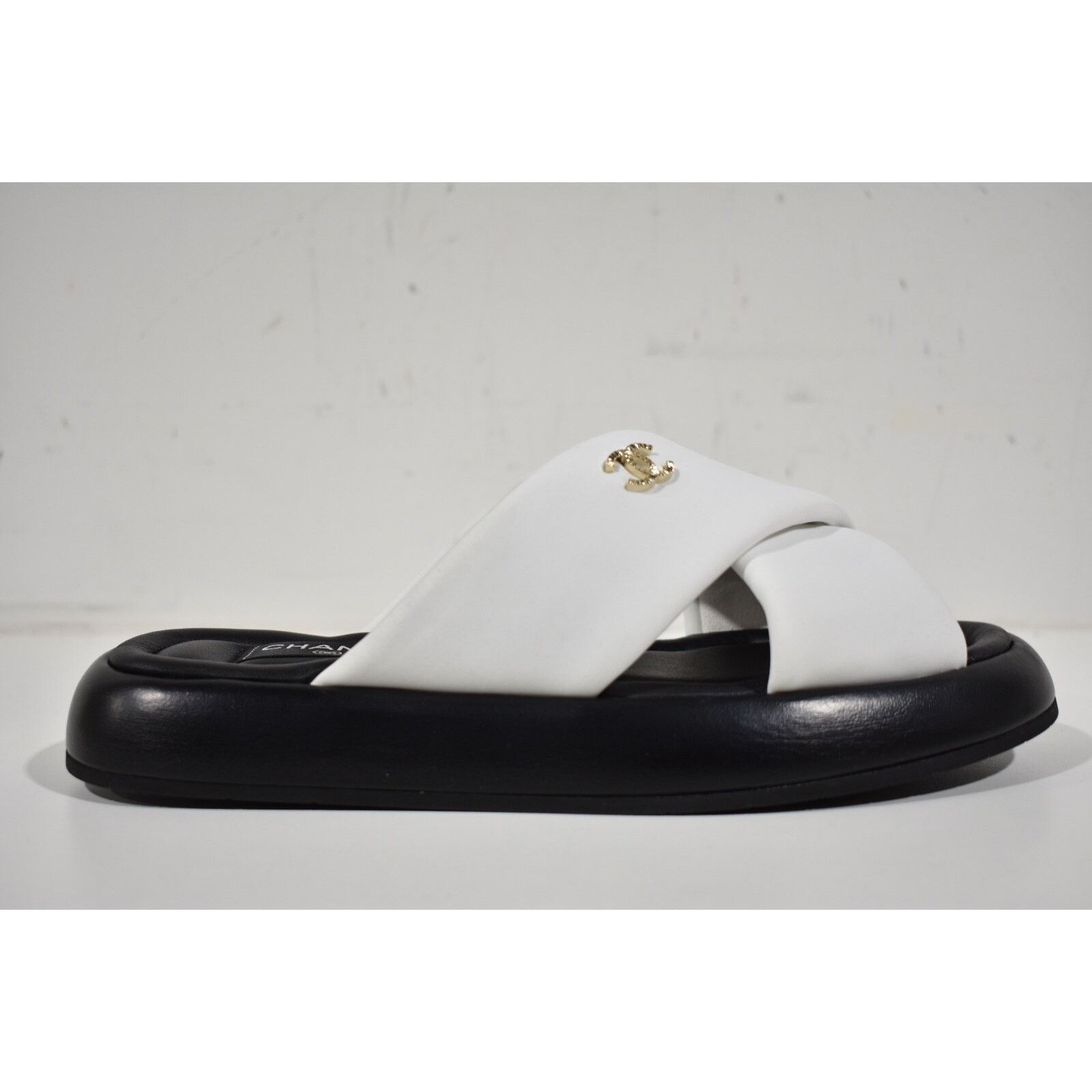 Chanel Chanel Black White Fabric Criss Cross Puffy CC Logo Slide Size US 8 / IT 38 - 1 Thumbnail