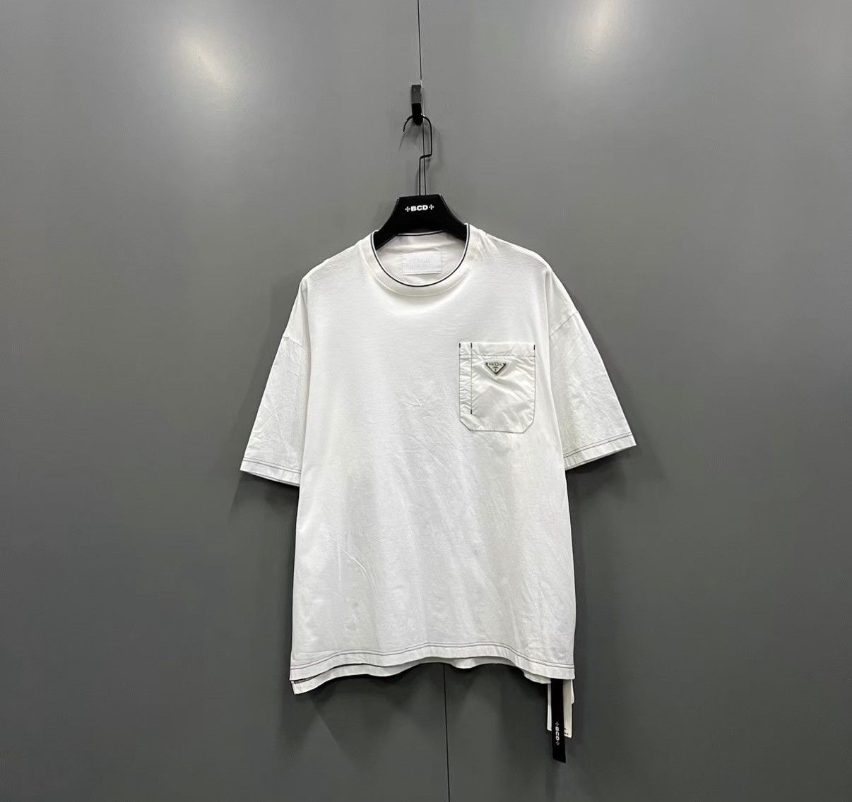 Prada PRADA White Patch Pocket Triangle Logo Short Sleeve J41 Size US L / EU 52-54 / 3 - 1 Thumbnail