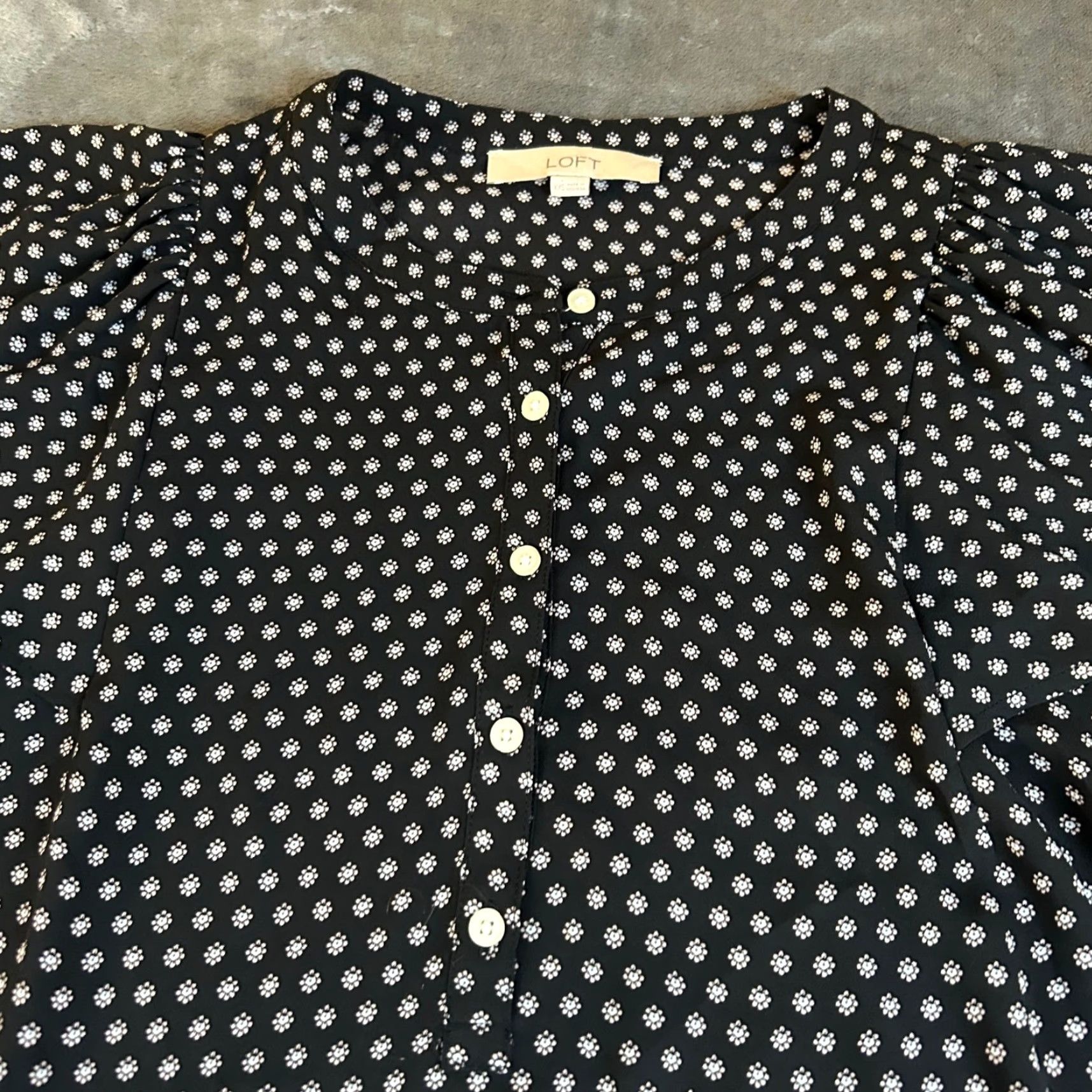 Loft LOFT Blouse Floral Button Up Short Sleeve Black White Womens XXS 2XS Tunic Rounded Hem Lightweight Easy Care Relaxed Fit Woman Shirt Size XXS / US 00 / IT 34 - 3 Thumbnail