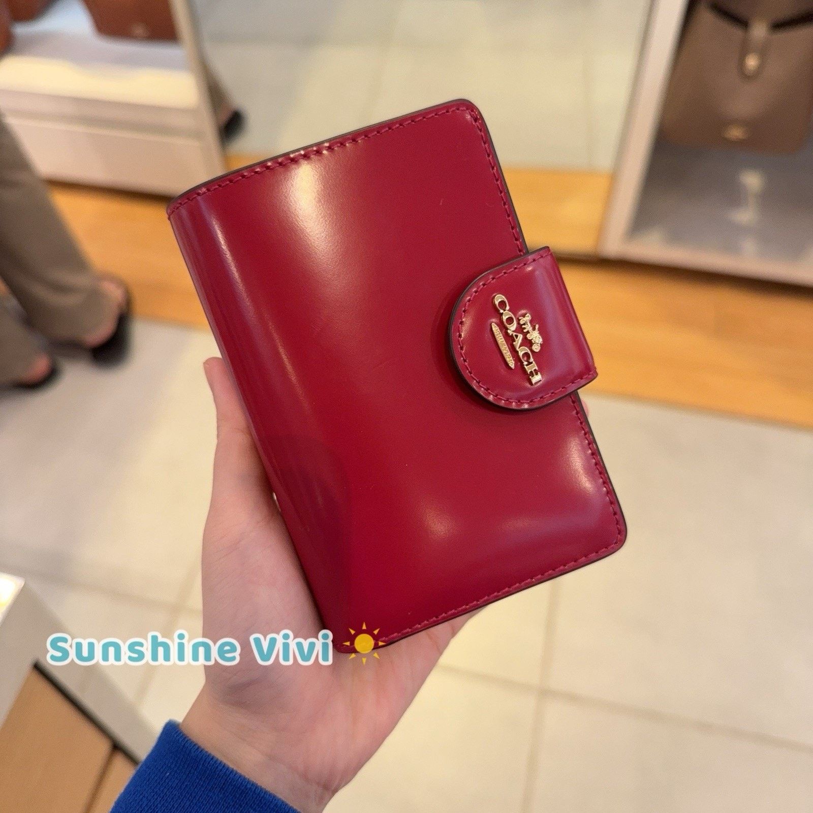 Coach NWT Coach CW526 Medium Corner Zip Wallet Gold/Ruby Leather Size ONE SIZE - 1 Thumbnail