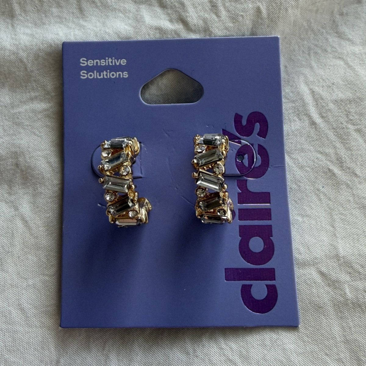 Other Claire’s gold hoop earrings Size ONE SIZE - 1 Thumbnail